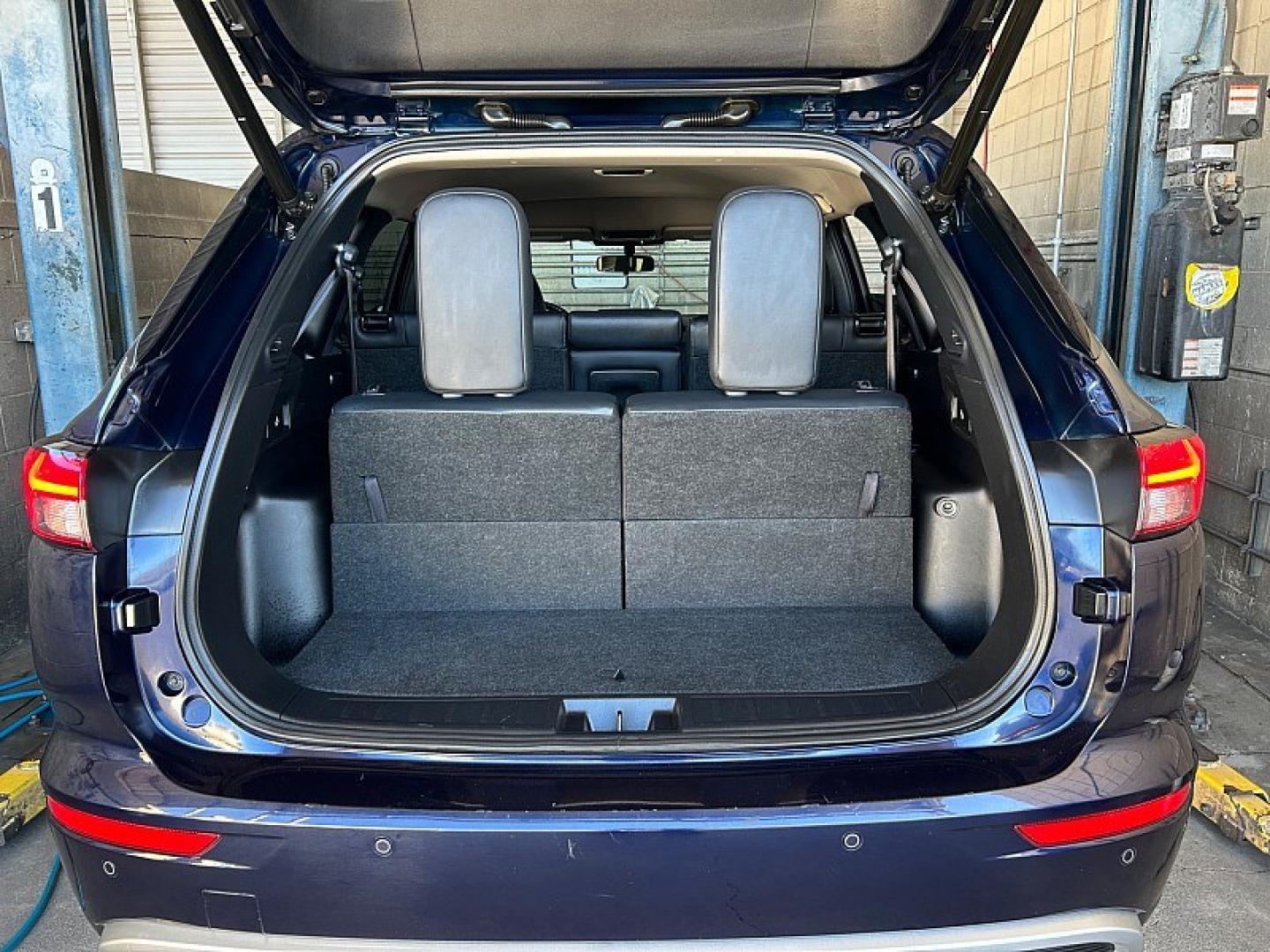 2024 blue Mitsubishi Outlander (JA4J4VA8XRZ) with an 4-Cyl 2.5 Liter engine, Automatic CVT transmission, located at 412 Auto Vista Drive, Palmdale, 93551, (661) 945-0620, 34.592636, -118.136681- Photo#29