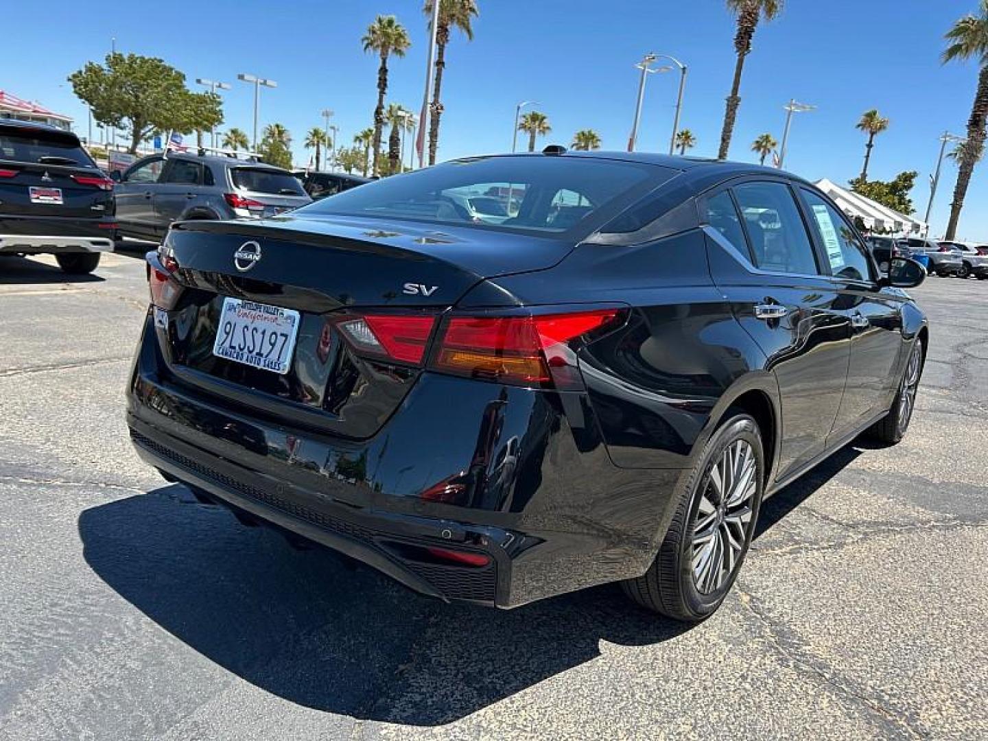 2024 BLACK Nissan Altima (1N4BL4DV7RN) with an 4-Cyl 2.5 Liter engine, Automatic Xtronic CVT transmission, located at 412 Auto Vista Drive, Palmdale, 93551, (661) 945-0620, 34.592636, -118.136681 - Photo#4