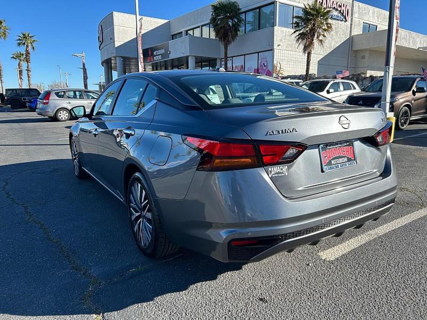 2024 GRAY Nissan Altima (1N4BL4DV3RN) with an 4-Cyl 2.5 Liter engine, Automatic Xtronic CVT transmission, located at 412 Auto Vista Drive, Palmdale, 93551, (661) 945-0620, 34.592636, -118.136681 - Photo#3