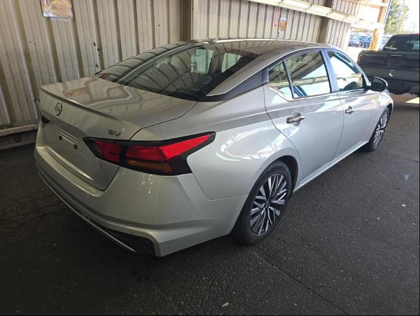 2024 SILVER Nissan Altima (1N4BL4DV4RN) with an 4-Cyl 2.5 Liter engine, Automatic Xtronic CVT transmission, located at 412 Auto Vista Drive, Palmdale, 93551, (661) 945-0620, 34.592636, -118.136681 - Photo#3