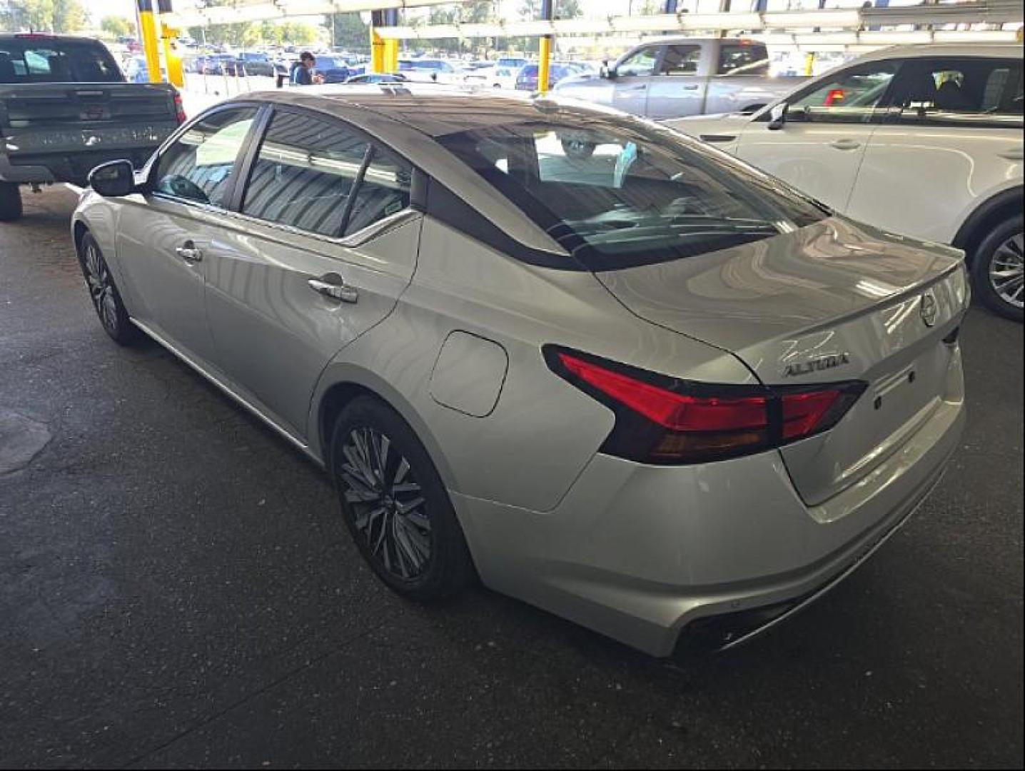 2024 SILVER Nissan Altima (1N4BL4DV4RN) with an 4-Cyl 2.5 Liter engine, Automatic Xtronic CVT transmission, located at 412 Auto Vista Drive, Palmdale, 93551, (661) 945-0620, 34.592636, -118.136681 - Photo#6