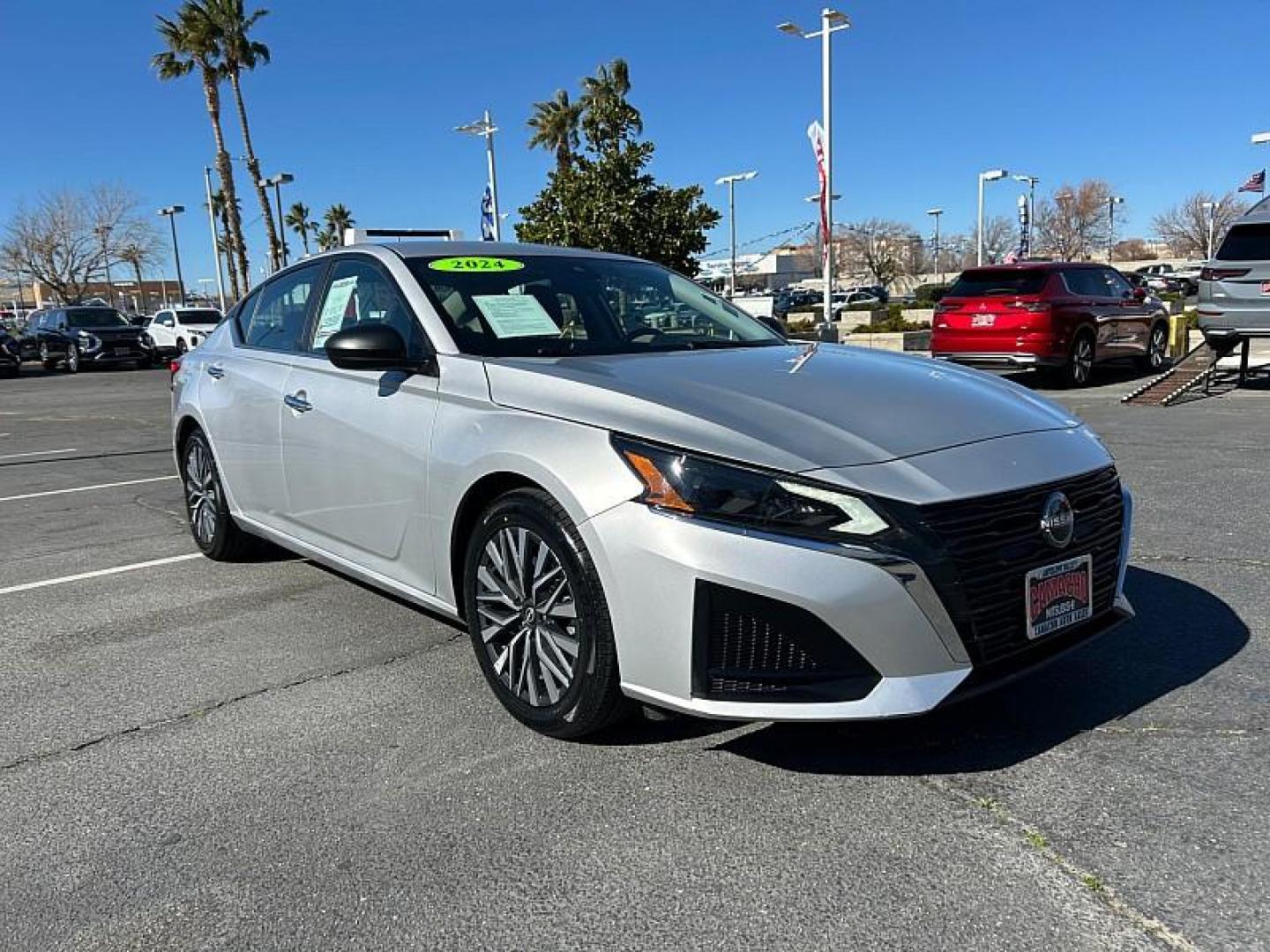 2024 SILVER Nissan Altima (1N4BL4DV4RN) with an 4-Cyl 2.5 Liter engine, Automatic Xtronic CVT transmission, located at 412 Auto Vista Drive, Palmdale, 93551, (661) 945-0620, 34.592636, -118.136681 - Photo#2