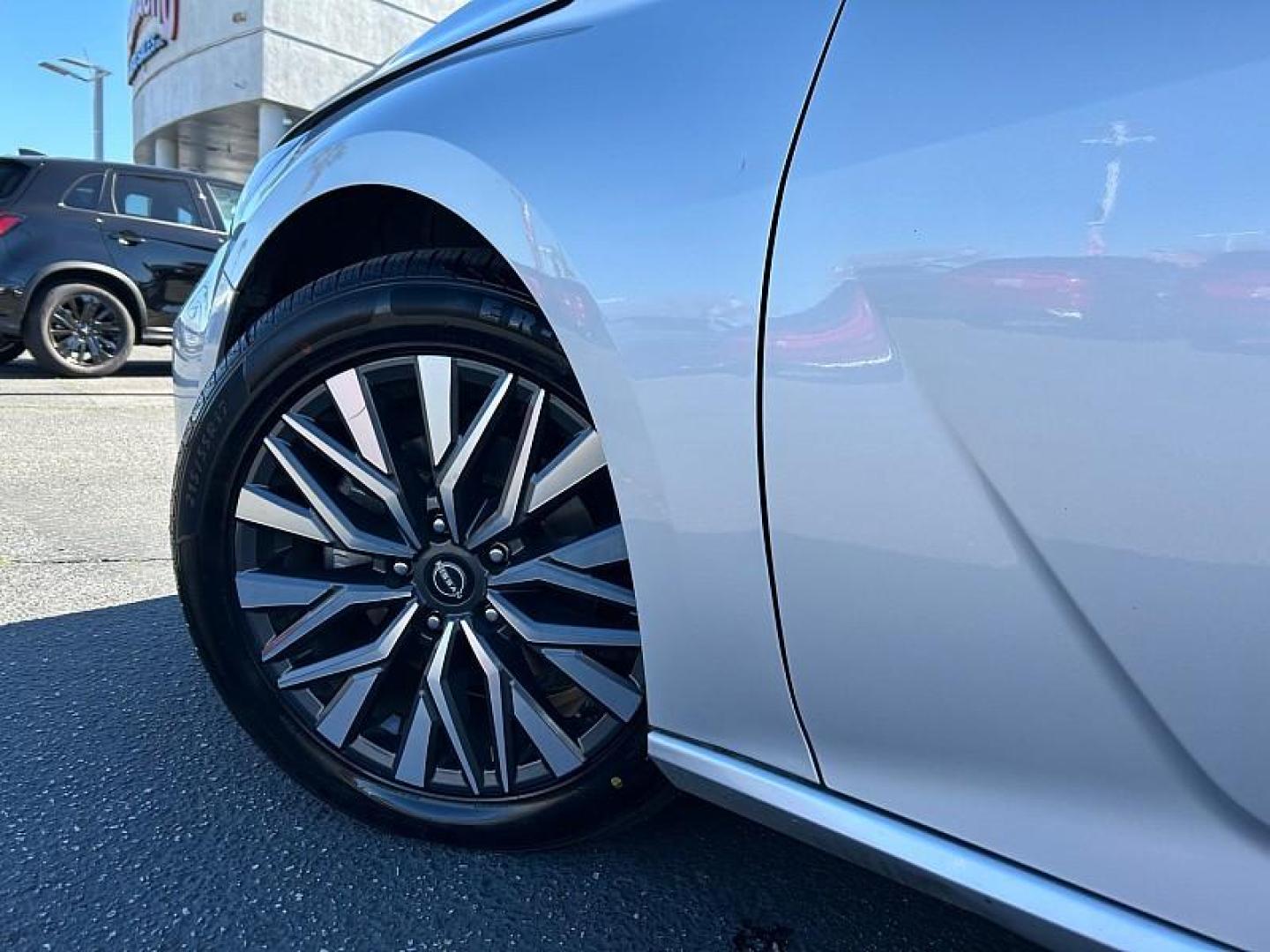 2024 SILVER Nissan Altima (1N4BL4DV4RN) with an 4-Cyl 2.5 Liter engine, Automatic Xtronic CVT transmission, located at 412 Auto Vista Drive, Palmdale, 93551, (661) 945-0620, 34.592636, -118.136681 - Photo#16