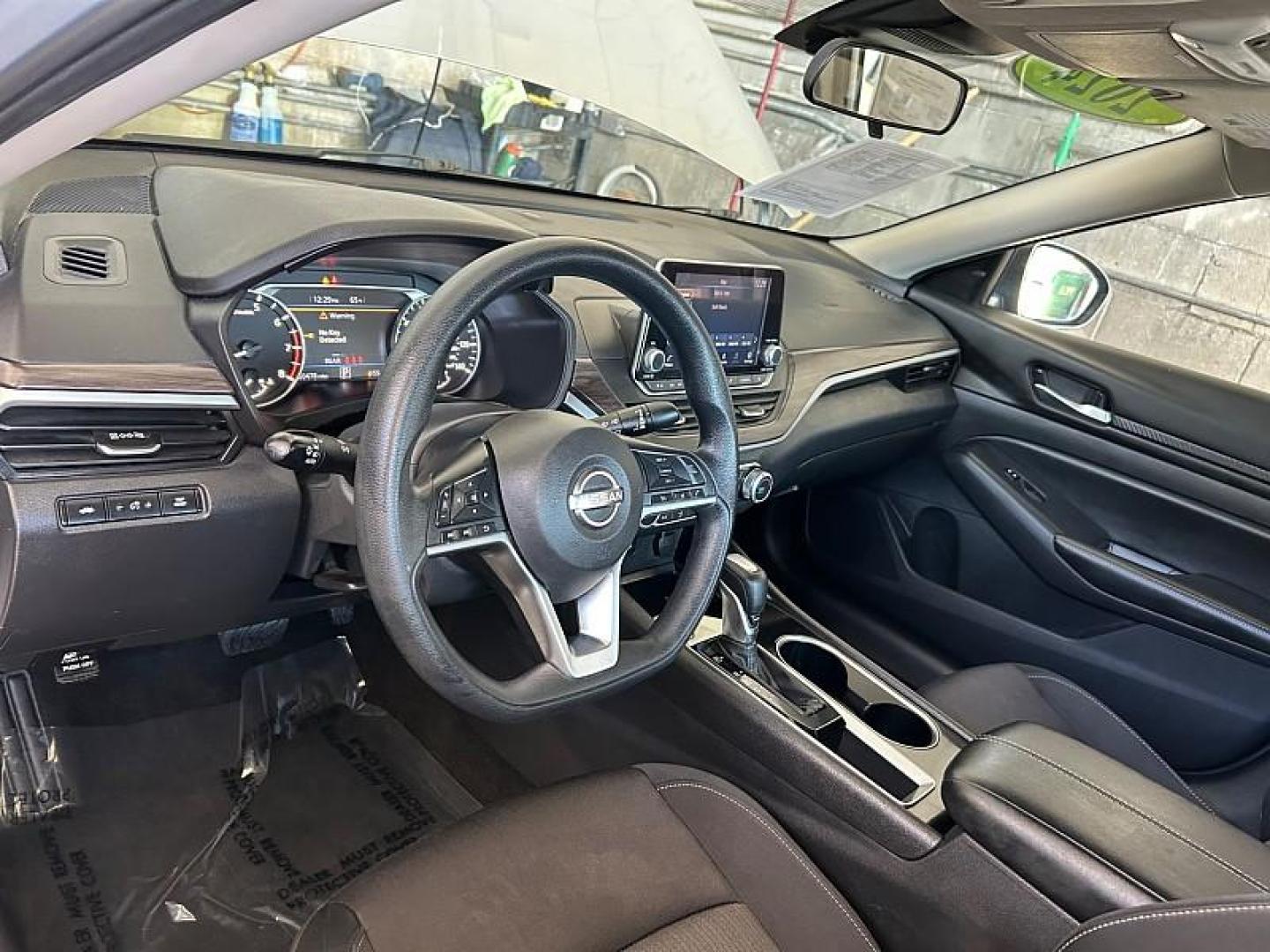 2024 SILVER Nissan Altima (1N4BL4DV4RN) with an 4-Cyl 2.5 Liter engine, Automatic Xtronic CVT transmission, located at 412 Auto Vista Drive, Palmdale, 93551, (661) 945-0620, 34.592636, -118.136681 - Photo#32