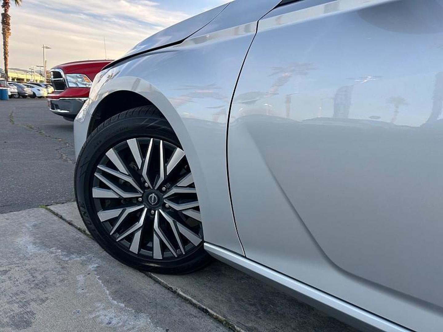 2024 SILVER Nissan Altima (1N4BL4DV3RN) with an 4-Cyl 2.5 Liter engine, Automatic Xtronic CVT transmission, located at 412 Auto Vista Drive, Palmdale, 93551, (661) 945-0620, 34.592636, -118.136681 - Photo#32