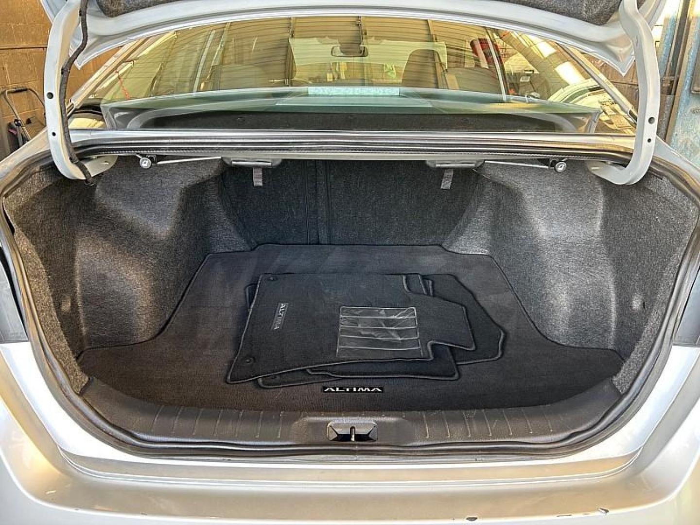 2024 SILVER Nissan Altima (1N4BL4DV3RN) with an 4-Cyl 2.5 Liter engine, Automatic Xtronic CVT transmission, located at 412 Auto Vista Drive, Palmdale, 93551, (661) 945-0620, 34.592636, -118.136681 - Photo#64