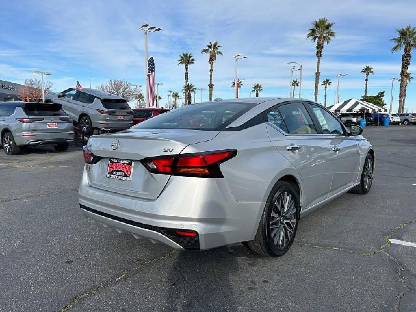2024 SILVER Nissan Altima (1N4BL4DV2RN) with an 4-Cyl 2.5 Liter engine, Automatic Xtronic CVT transmission, located at 412 Auto Vista Drive, Palmdale, 93551, (661) 945-0620, 34.592636, -118.136681 - Photo#3