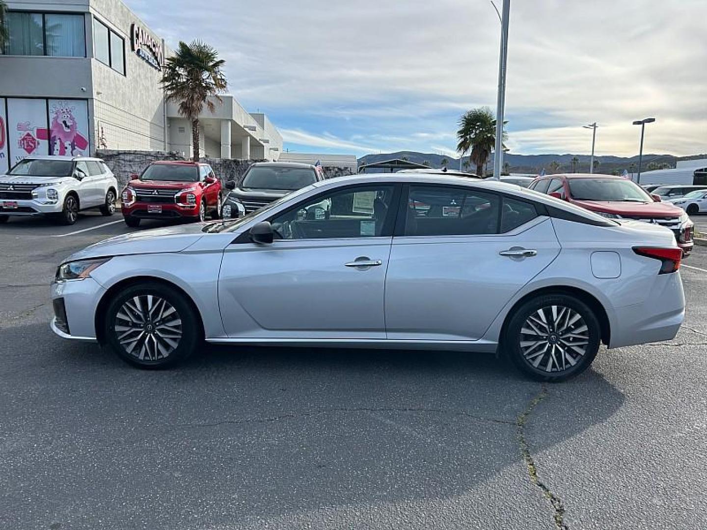 2024 SILVER Nissan Altima (1N4BL4DV2RN) with an 4-Cyl 2.5 Liter engine, Automatic Xtronic CVT transmission, located at 412 Auto Vista Drive, Palmdale, 93551, (661) 945-0620, 34.592636, -118.136681 - Photo#6