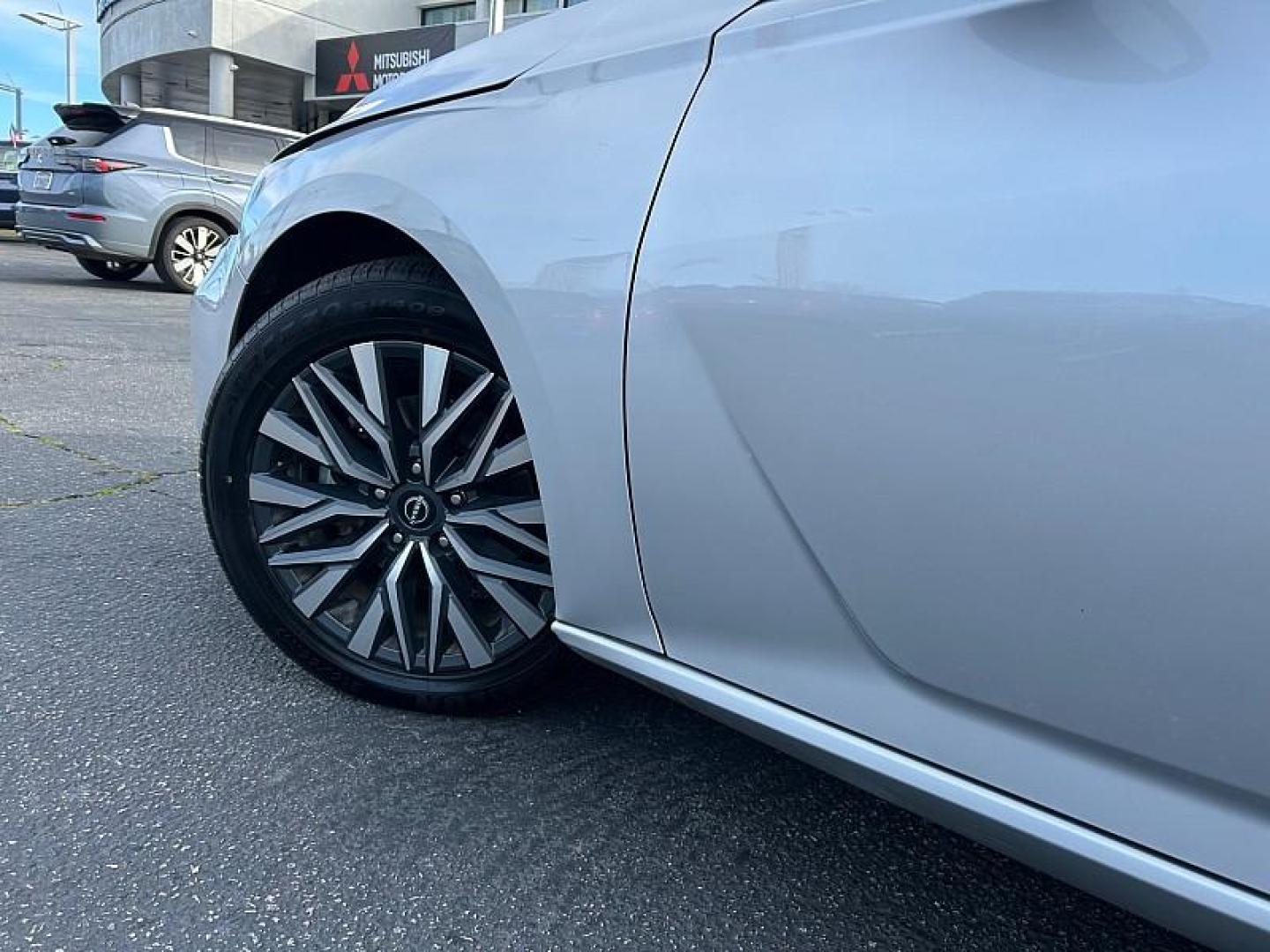 2024 SILVER Nissan Altima (1N4BL4DV2RN) with an 4-Cyl 2.5 Liter engine, Automatic Xtronic CVT transmission, located at 412 Auto Vista Drive, Palmdale, 93551, (661) 945-0620, 34.592636, -118.136681 - Photo#11