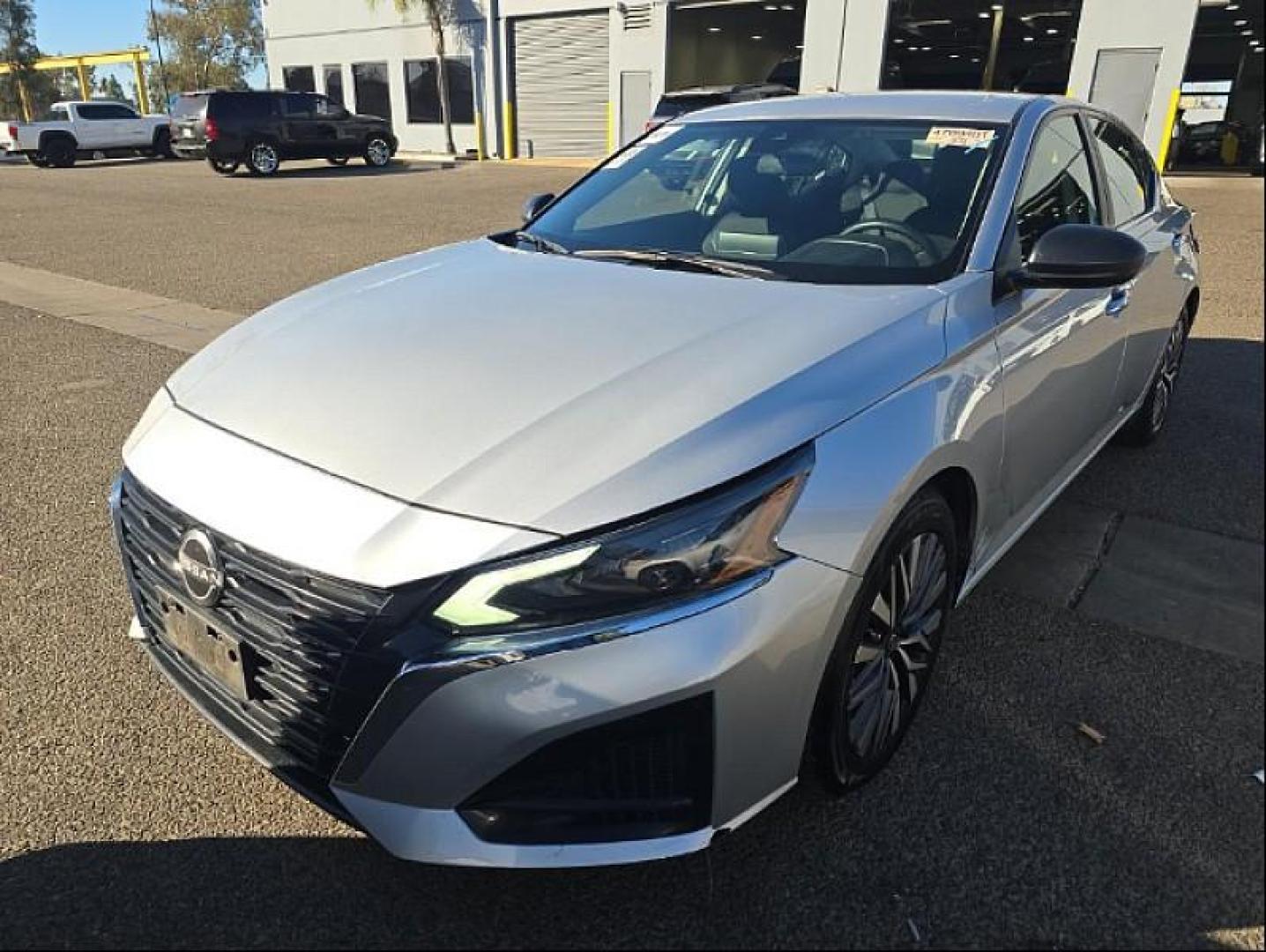 2024 SILVER Nissan Altima (1N4BL4DV2RN) with an 4-Cyl 2.5 Liter engine, Automatic Xtronic CVT transmission, located at 412 Auto Vista Drive, Palmdale, 93551, (661) 945-0620, 34.592636, -118.136681 - Photo#0