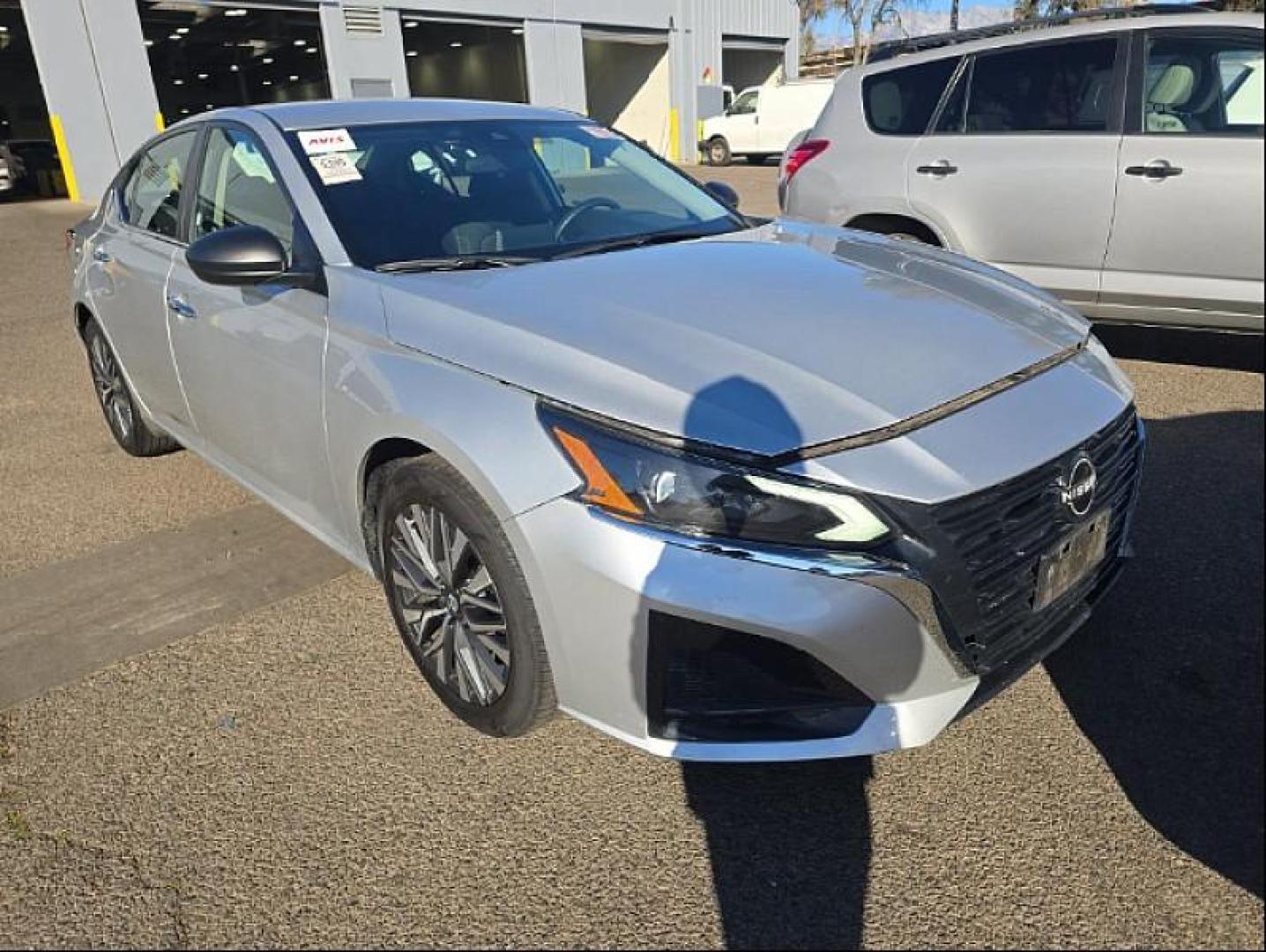 2024 SILVER Nissan Altima (1N4BL4DV2RN) with an 4-Cyl 2.5 Liter engine, Automatic Xtronic CVT transmission, located at 412 Auto Vista Drive, Palmdale, 93551, (661) 945-0620, 34.592636, -118.136681 - Photo#1