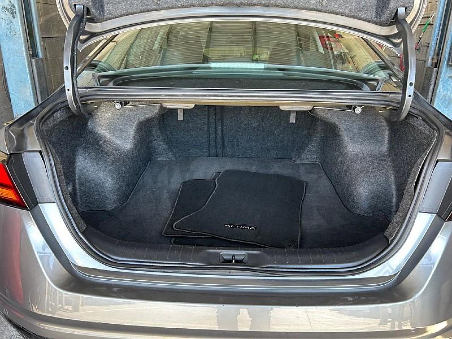 2024 GRAY Nissan Altima (1N4BL4DV5RN) with an 4-Cyl 2.5 Liter engine, Automatic Xtronic CVT transmission, located at 412 Auto Vista Drive, Palmdale, 93551, (661) 945-0620, 34.592636, -118.136681 - Photo#64