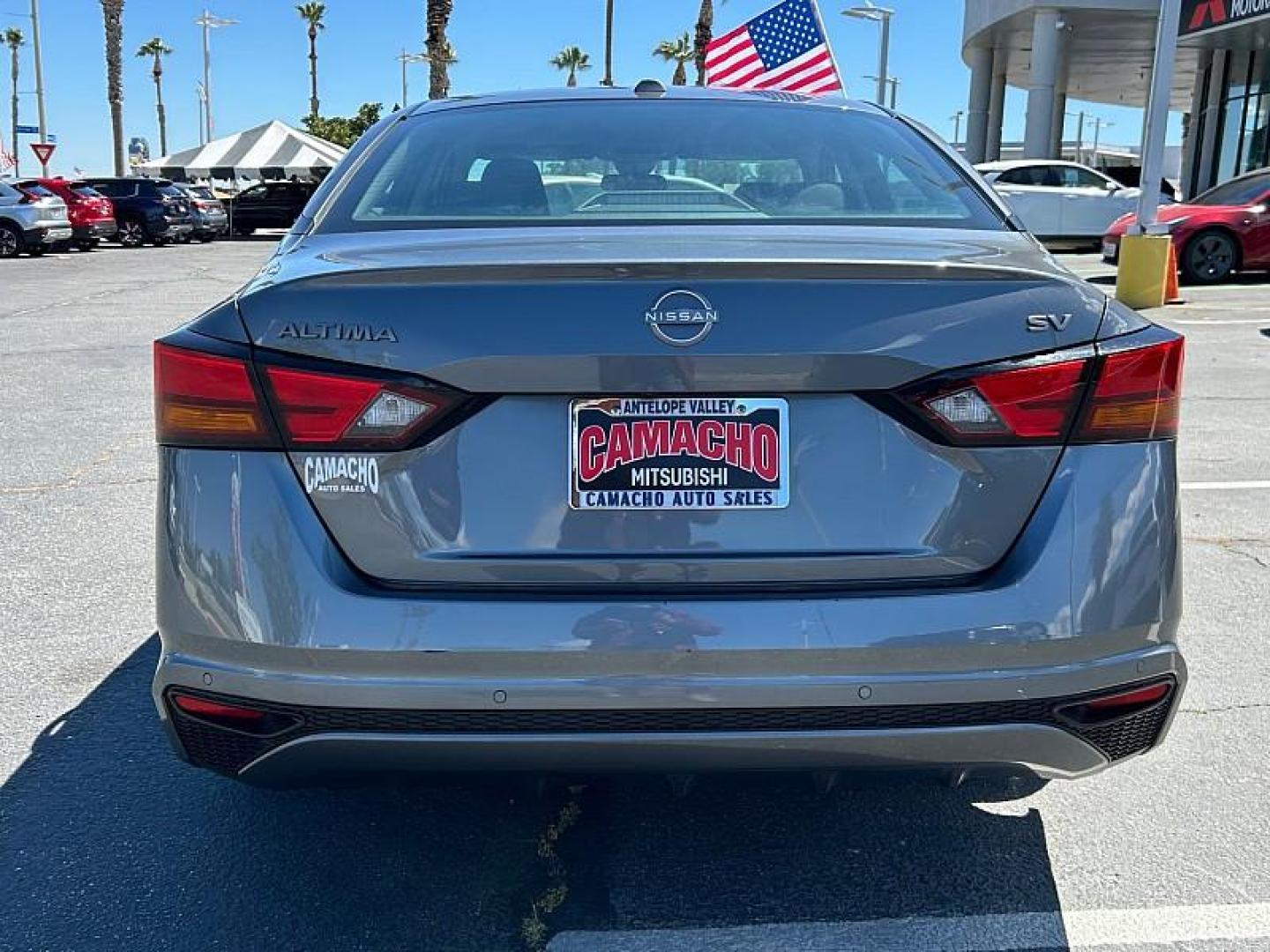 2024 GRAY Nissan Altima (1N4BL4DV5RN) with an 4-Cyl 2.5 Liter engine, Automatic Xtronic CVT transmission, located at 412 Auto Vista Drive, Palmdale, 93551, (661) 945-0620, 34.592636, -118.136681 - Photo#5