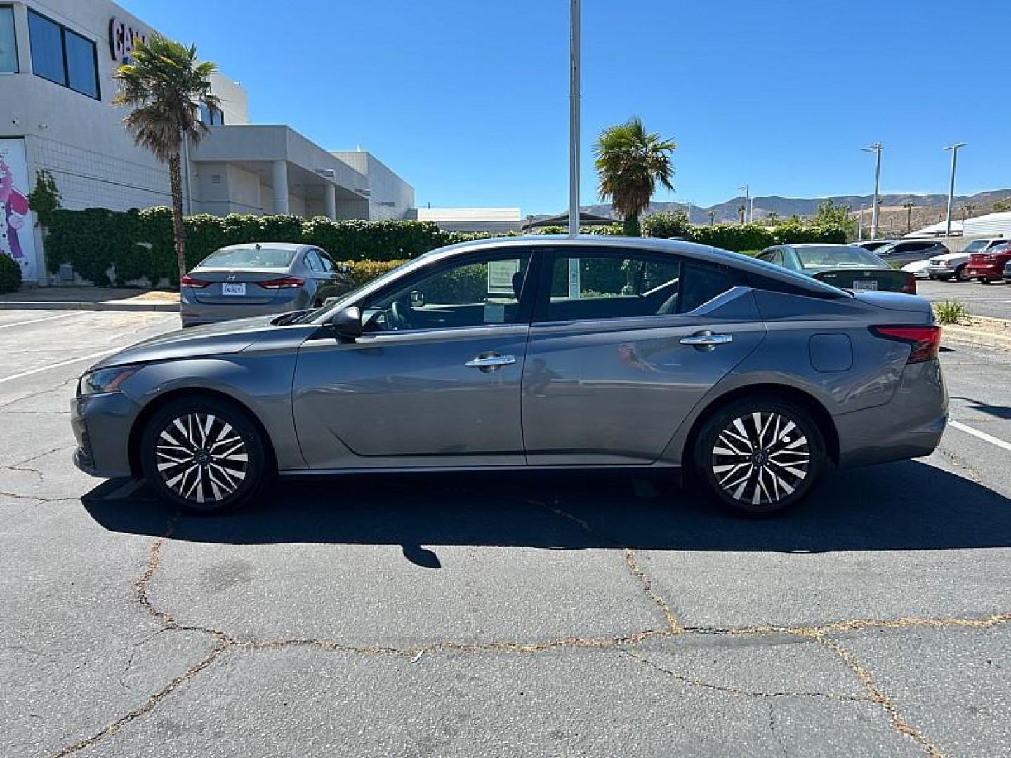 2024 GRAY Nissan Altima (1N4BL4DV4RN) with an 4-Cyl 2.5 Liter engine, Automatic Xtronic CVT transmission, located at 412 Auto Vista Drive, Palmdale, 93551, (661) 945-0620, 34.592636, -118.136681 - Photo#4