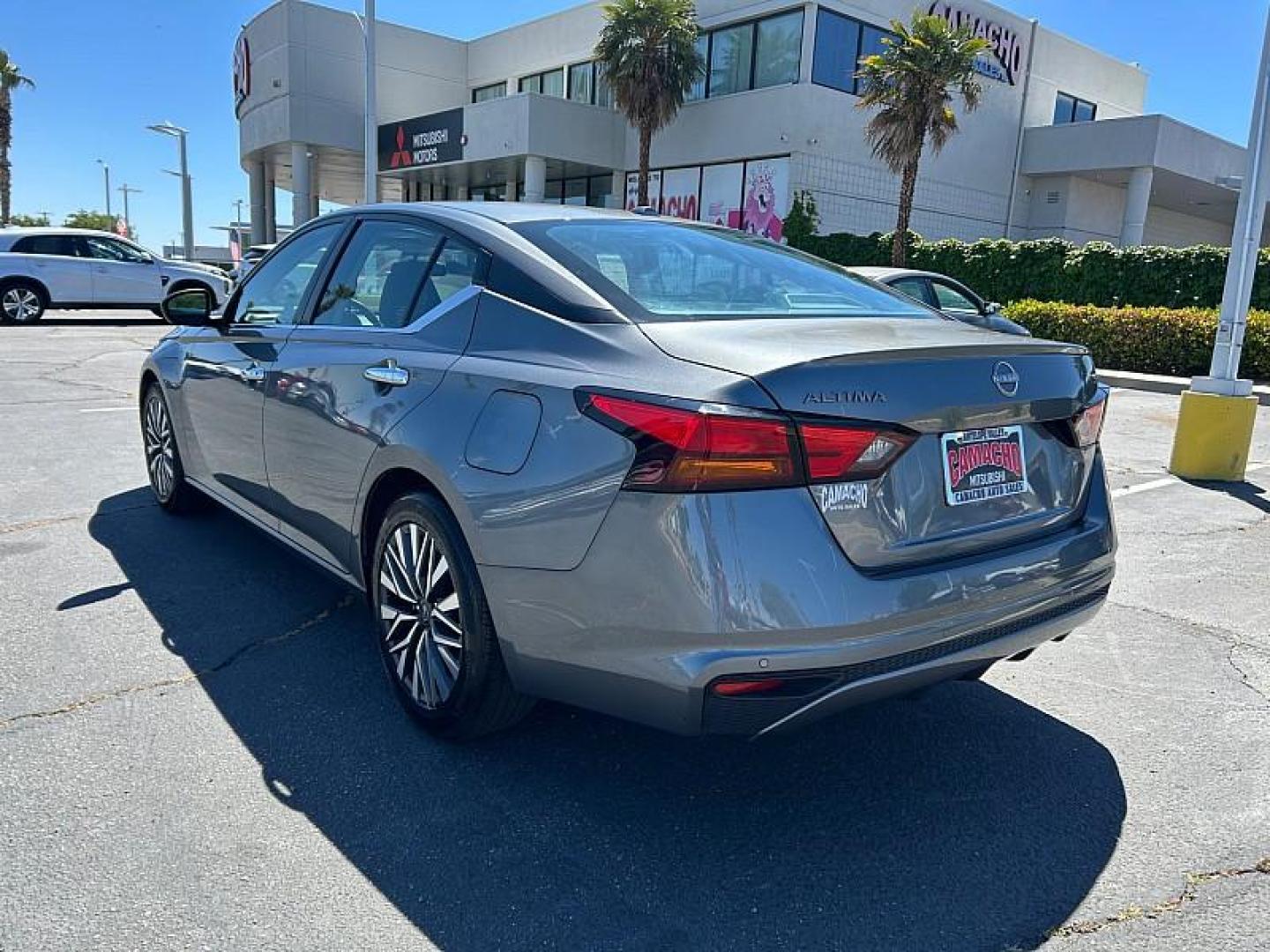2024 GRAY Nissan Altima (1N4BL4DV4RN) with an 4-Cyl 2.5 Liter engine, Automatic Xtronic CVT transmission, located at 412 Auto Vista Drive, Palmdale, 93551, (661) 945-0620, 34.592636, -118.136681 - Photo#7