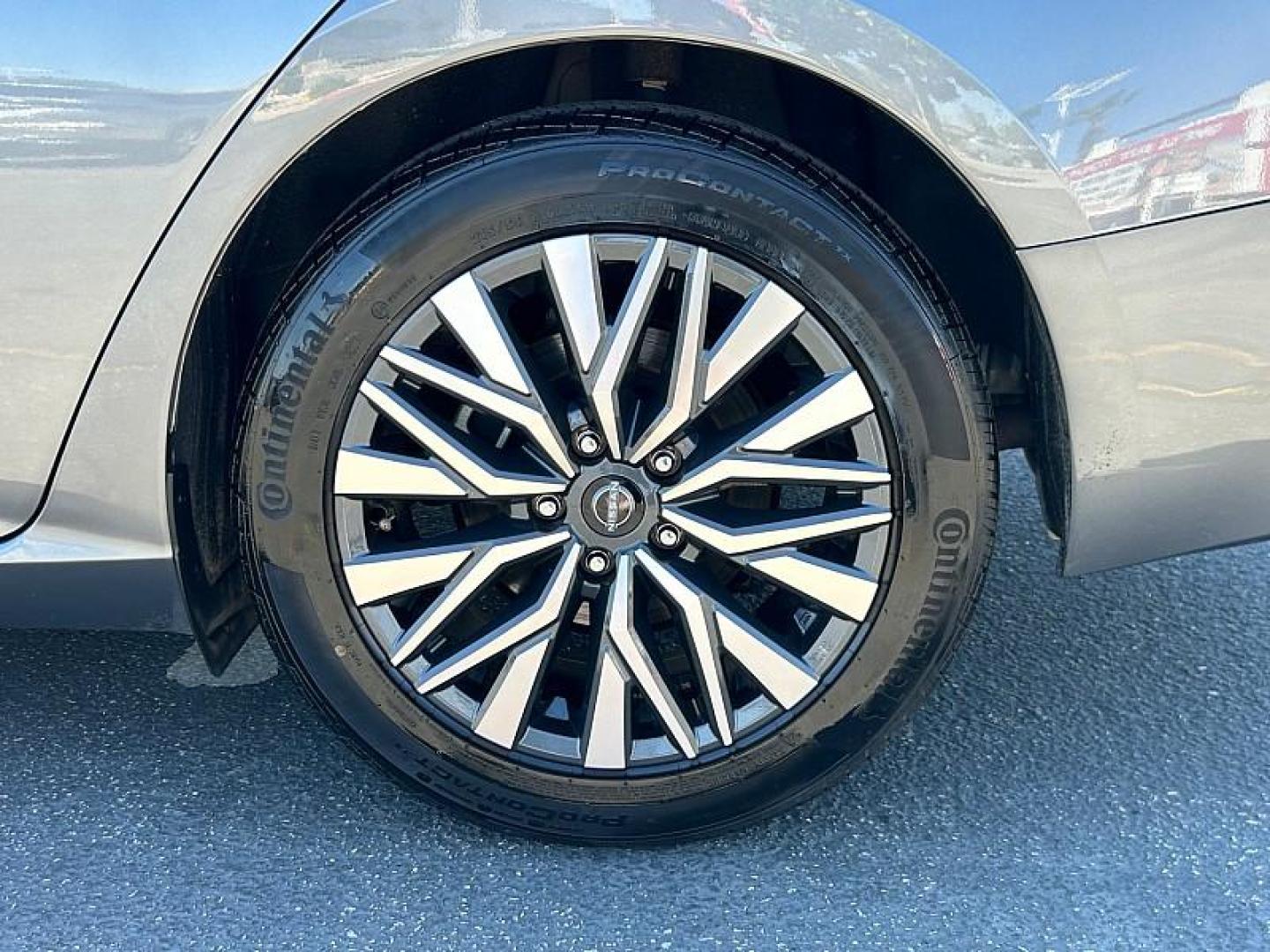 2024 GRAY Nissan Altima (1N4BL4DV4RN) with an 4-Cyl 2.5 Liter engine, Automatic Xtronic CVT transmission, located at 412 Auto Vista Drive, Palmdale, 93551, (661) 945-0620, 34.592636, -118.136681 - Photo#12