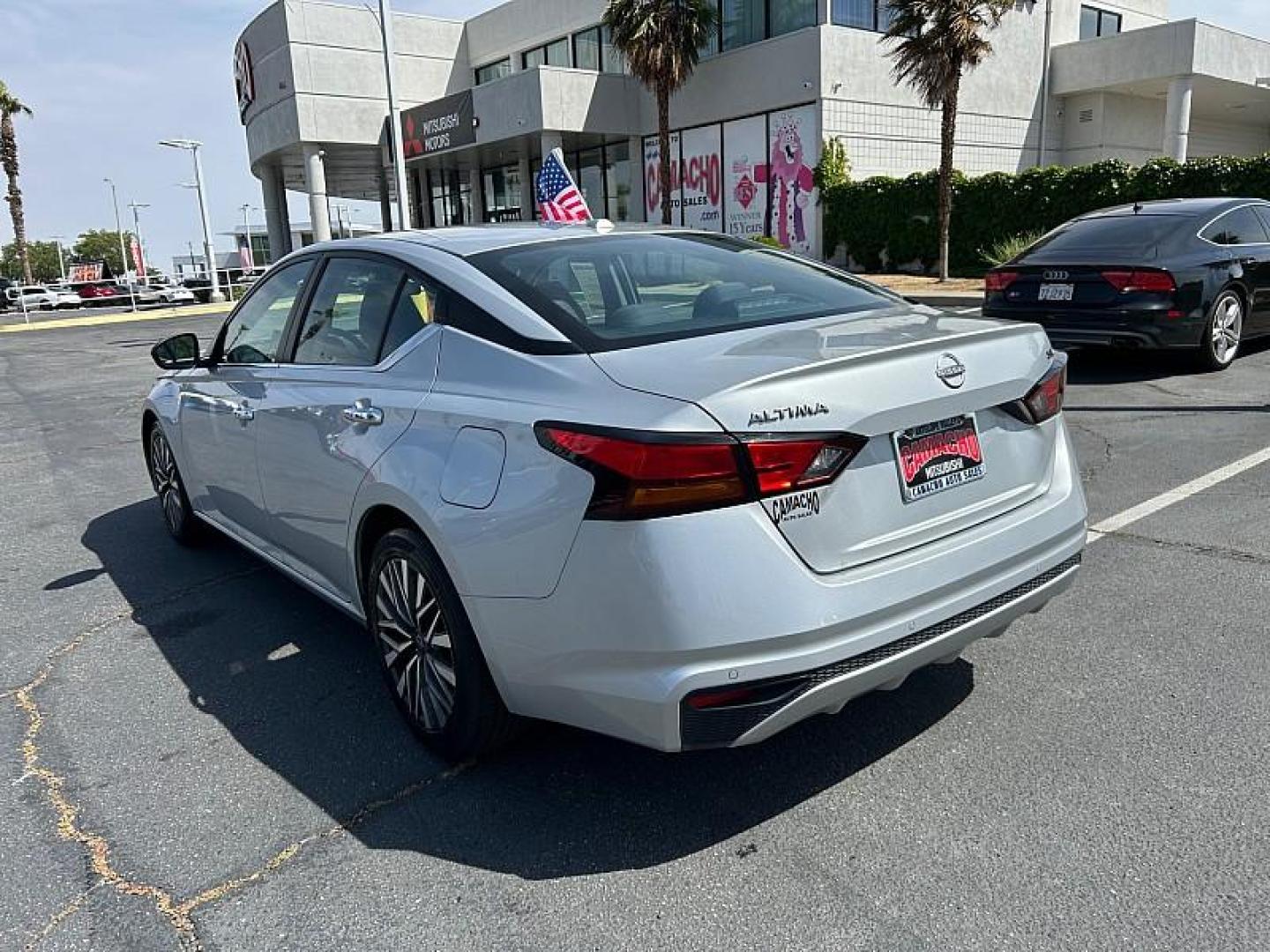 2024 SILVER Nissan Altima (1N4BL4DV4RN) with an 4-Cyl 2.5 Liter engine, Automatic Xtronic CVT transmission, located at 412 Auto Vista Drive, Palmdale, 93551, (661) 945-0620, 34.592636, -118.136681 - Photo#4