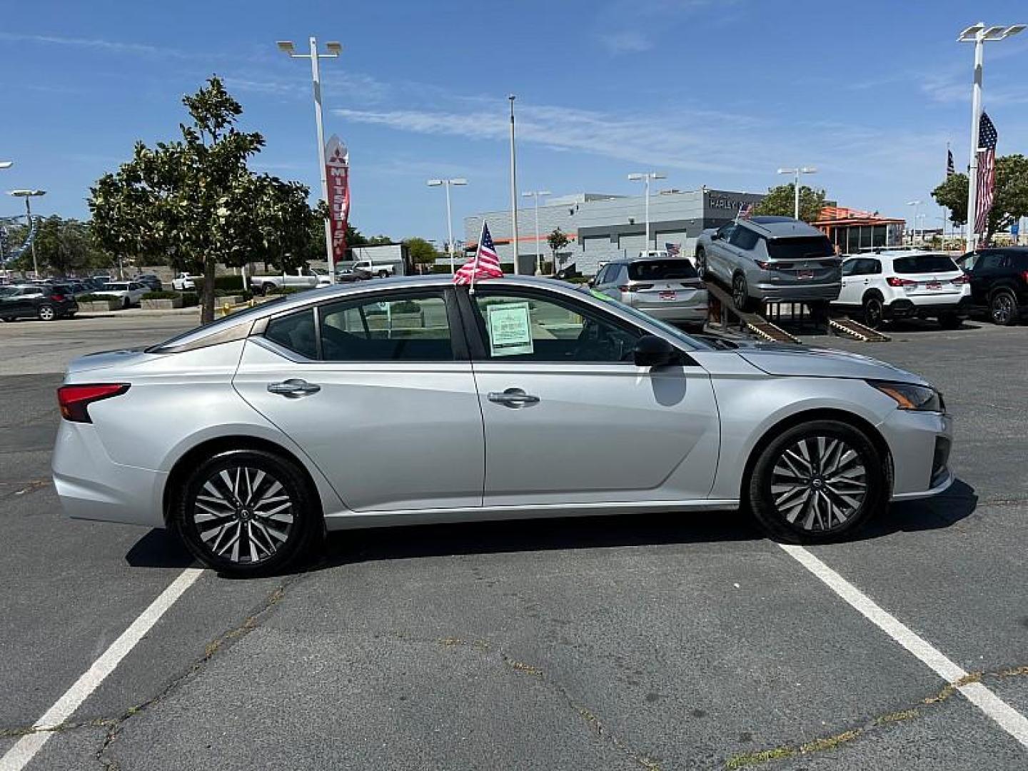 2024 SILVER Nissan Altima (1N4BL4DV4RN) with an 4-Cyl 2.5 Liter engine, Automatic Xtronic CVT transmission, located at 412 Auto Vista Drive, Palmdale, 93551, (661) 945-0620, 34.592636, -118.136681 - Photo#1
