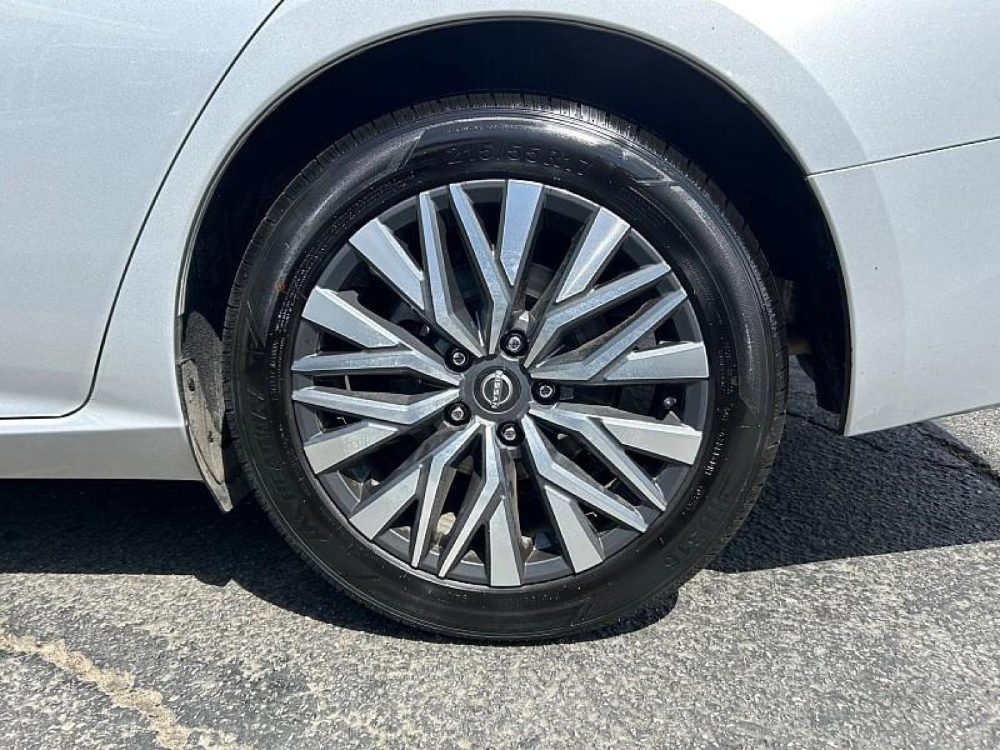 2024 SILVER Nissan Altima (1N4BL4DV4RN) with an 4-Cyl 2.5 Liter engine, Automatic Xtronic CVT transmission, located at 412 Auto Vista Drive, Palmdale, 93551, (661) 945-0620, 34.592636, -118.136681 - Photo#11