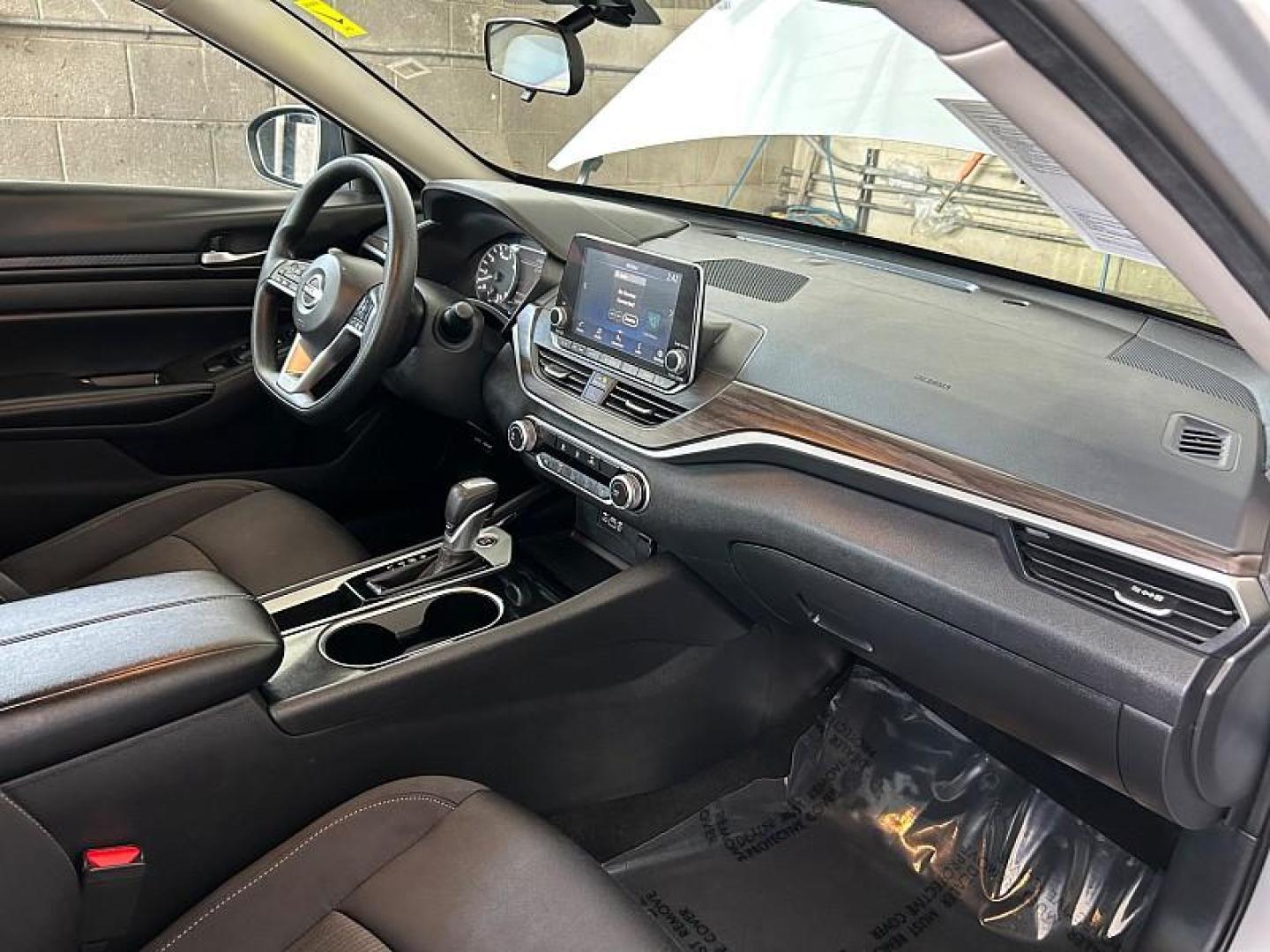 2024 SILVER Nissan Altima (1N4BL4DV4RN) with an 4-Cyl 2.5 Liter engine, Automatic Xtronic CVT transmission, located at 412 Auto Vista Drive, Palmdale, 93551, (661) 945-0620, 34.592636, -118.136681 - Photo#22