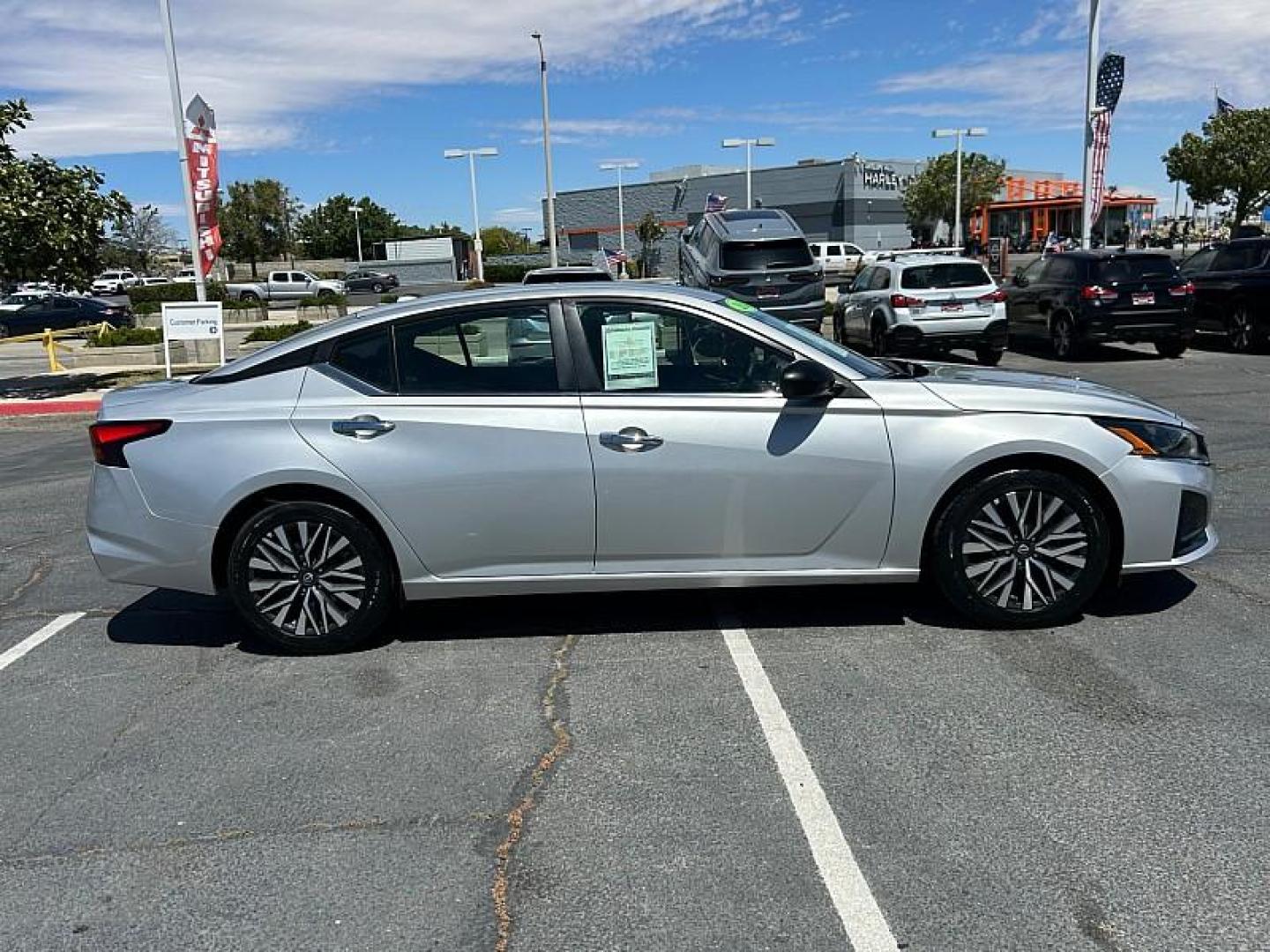2024 SILVER Nissan Altima (1N4BL4DV2RN) with an 4-Cyl 2.5 Liter engine, Automatic Xtronic CVT transmission, located at 412 Auto Vista Drive, Palmdale, 93551, (661) 945-0620, 34.592636, -118.136681 - Photo#2