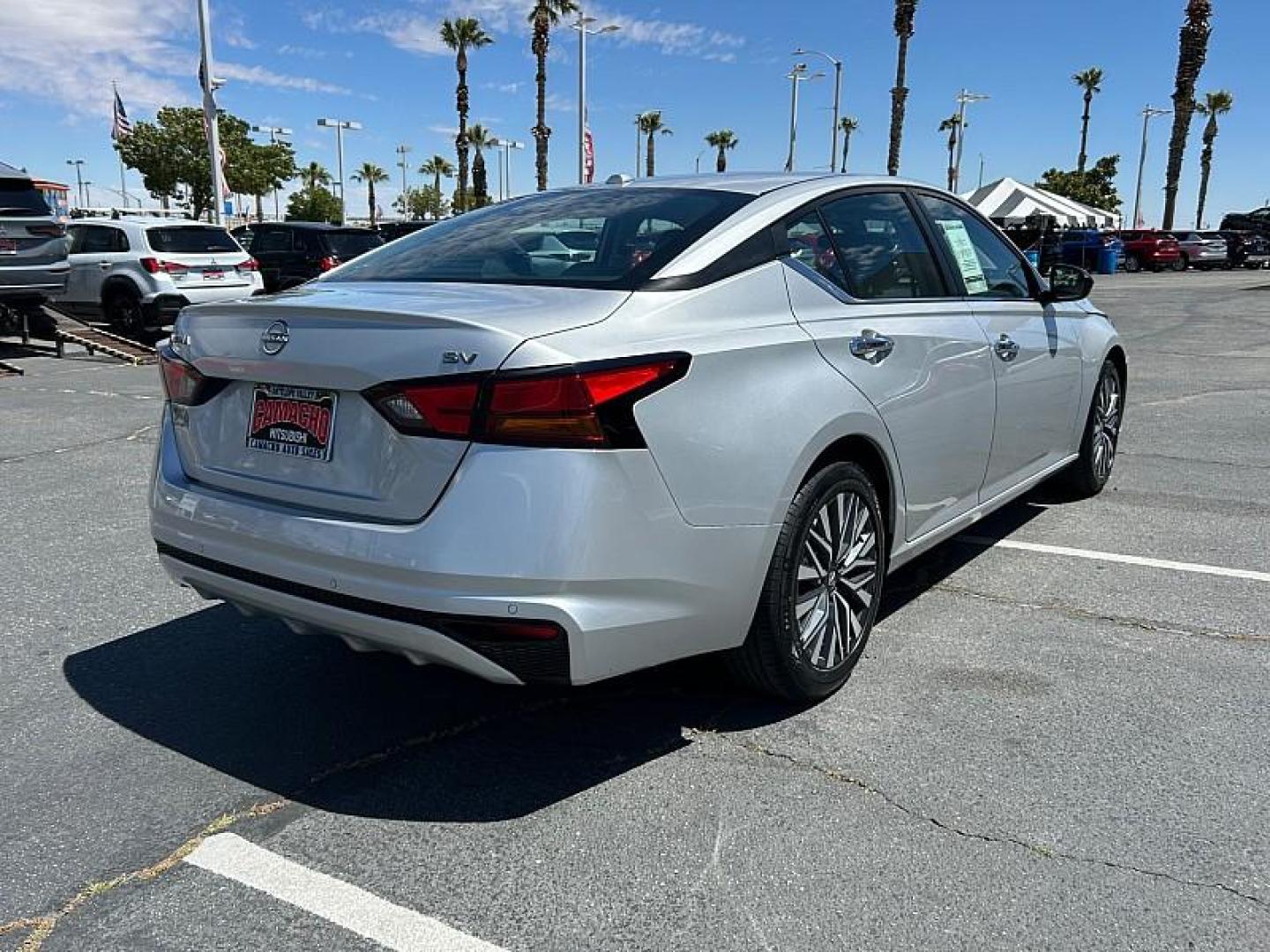 2024 SILVER Nissan Altima (1N4BL4DV2RN) with an 4-Cyl 2.5 Liter engine, Automatic Xtronic CVT transmission, located at 412 Auto Vista Drive, Palmdale, 93551, (661) 945-0620, 34.592636, -118.136681 - Photo#3