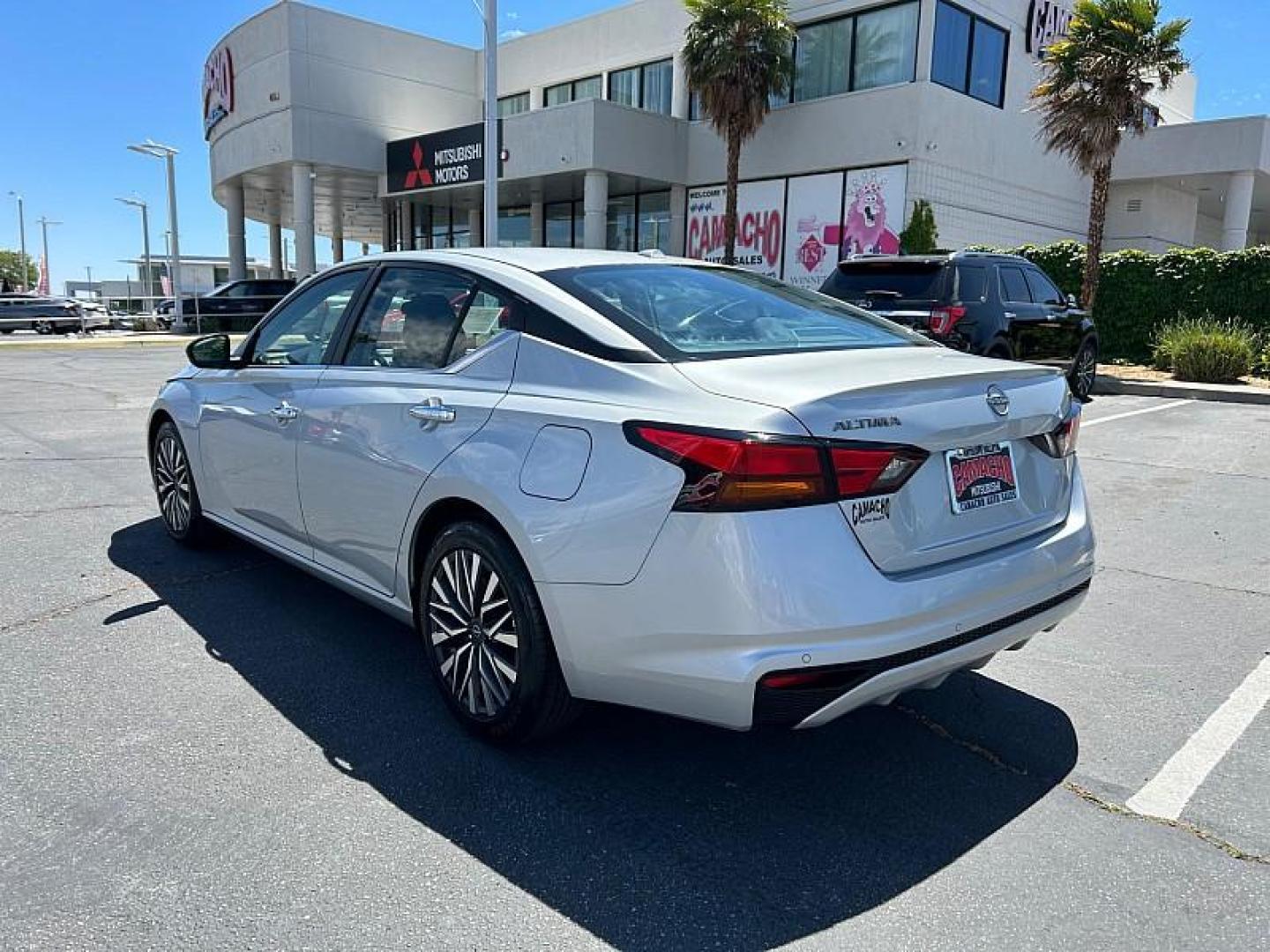 2024 SILVER Nissan Altima (1N4BL4DV2RN) with an 4-Cyl 2.5 Liter engine, Automatic Xtronic CVT transmission, located at 412 Auto Vista Drive, Palmdale, 93551, (661) 945-0620, 34.592636, -118.136681 - Photo#5