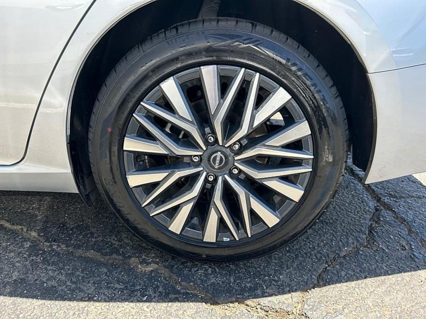 2024 SILVER Nissan Altima (1N4BL4DV2RN) with an 4-Cyl 2.5 Liter engine, Automatic Xtronic CVT transmission, located at 412 Auto Vista Drive, Palmdale, 93551, (661) 945-0620, 34.592636, -118.136681 - Photo#12