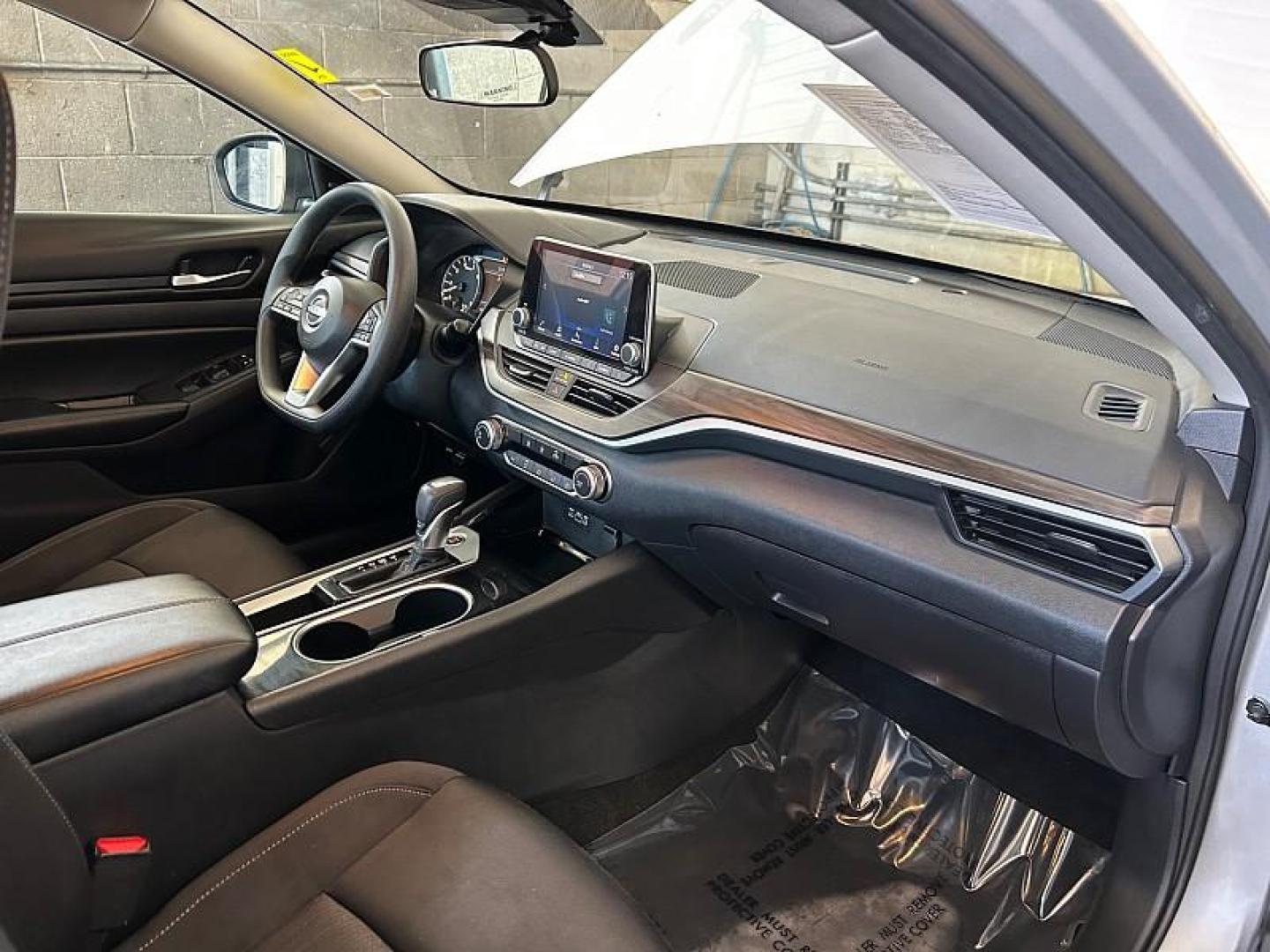 2024 SILVER Nissan Altima (1N4BL4DV2RN) with an 4-Cyl 2.5 Liter engine, Automatic Xtronic CVT transmission, located at 412 Auto Vista Drive, Palmdale, 93551, (661) 945-0620, 34.592636, -118.136681 - Photo#25