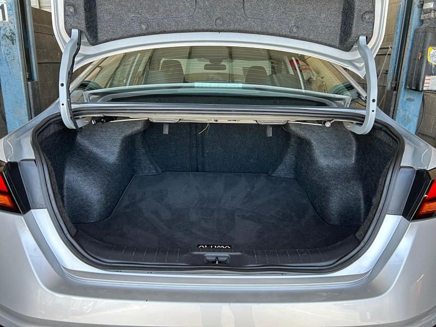 2024 SILVER Nissan Altima (1N4BL4DV2RN) with an 4-Cyl 2.5 Liter engine, Automatic Xtronic CVT transmission, located at 412 Auto Vista Drive, Palmdale, 93551, (661) 945-0620, 34.592636, -118.136681 - Photo#29
