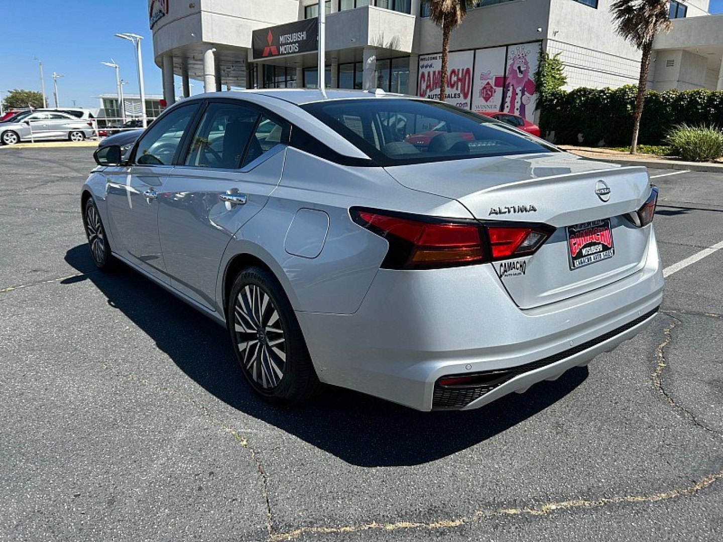 2024 SILVER Nissan Altima (1N4BL4DV9RN) with an 4-Cyl 2.5 Liter engine, Automatic Xtronic CVT transmission, located at 412 Auto Vista Drive, Palmdale, 93551, (661) 945-0620, 34.592636, -118.136681- Photo#4