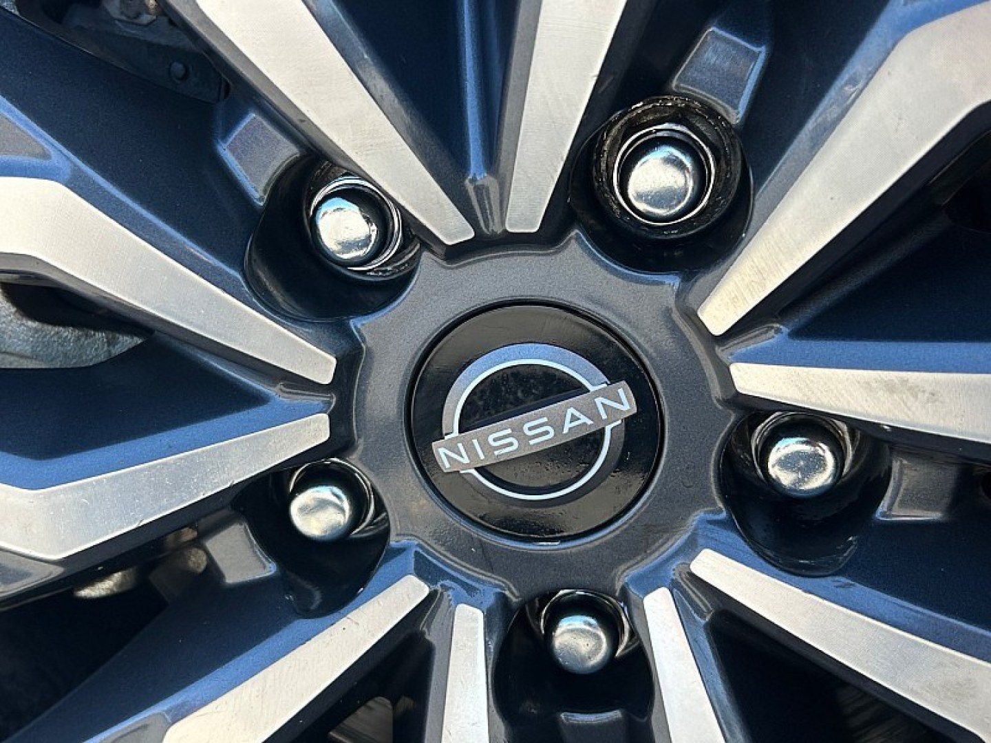 2024 SILVER Nissan Altima (1N4BL4DV9RN) with an 4-Cyl 2.5 Liter engine, Automatic Xtronic CVT transmission, located at 412 Auto Vista Drive, Palmdale, 93551, (661) 945-0620, 34.592636, -118.136681- Photo#7