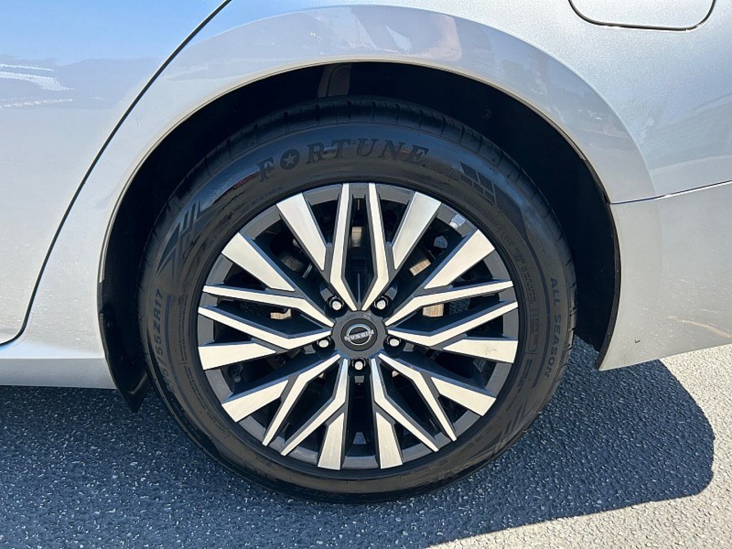 2024 SILVER Nissan Altima (1N4BL4DV9RN) with an 4-Cyl 2.5 Liter engine, Automatic Xtronic CVT transmission, located at 412 Auto Vista Drive, Palmdale, 93551, (661) 945-0620, 34.592636, -118.136681- Photo#15