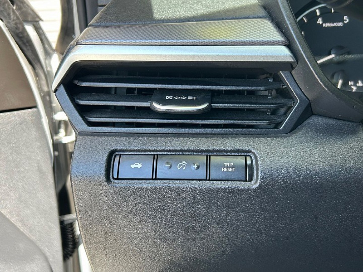 2024 Silver Nissan Altima (1N4BL4CV0RN) with an 4-Cyl 2.5 Liter engine, Automatic Xtronic CVT transmission, located at 412 Auto Vista Drive, Palmdale, 93551, (661) 945-0620, 34.592636, -118.136681- Photo#17