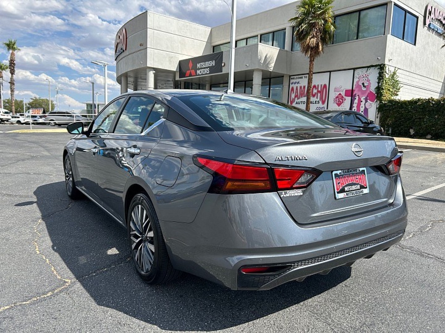 2024 GRAY Nissan Altima (1N4BL4DV2RN) with an 4-Cyl 2.5 Liter engine, Automatic Xtronic CVT transmission, located at 412 Auto Vista Drive, Palmdale, 93551, (661) 945-0620, 34.592636, -118.136681- Photo#4
