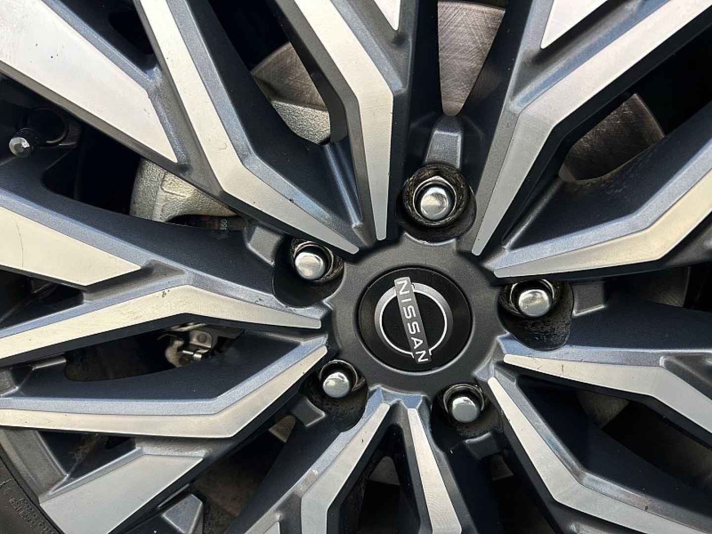 2024 GRAY Nissan Altima (1N4BL4DV2RN) with an 4-Cyl 2.5 Liter engine, Automatic Xtronic CVT transmission, located at 412 Auto Vista Drive, Palmdale, 93551, (661) 945-0620, 34.592636, -118.136681- Photo#7