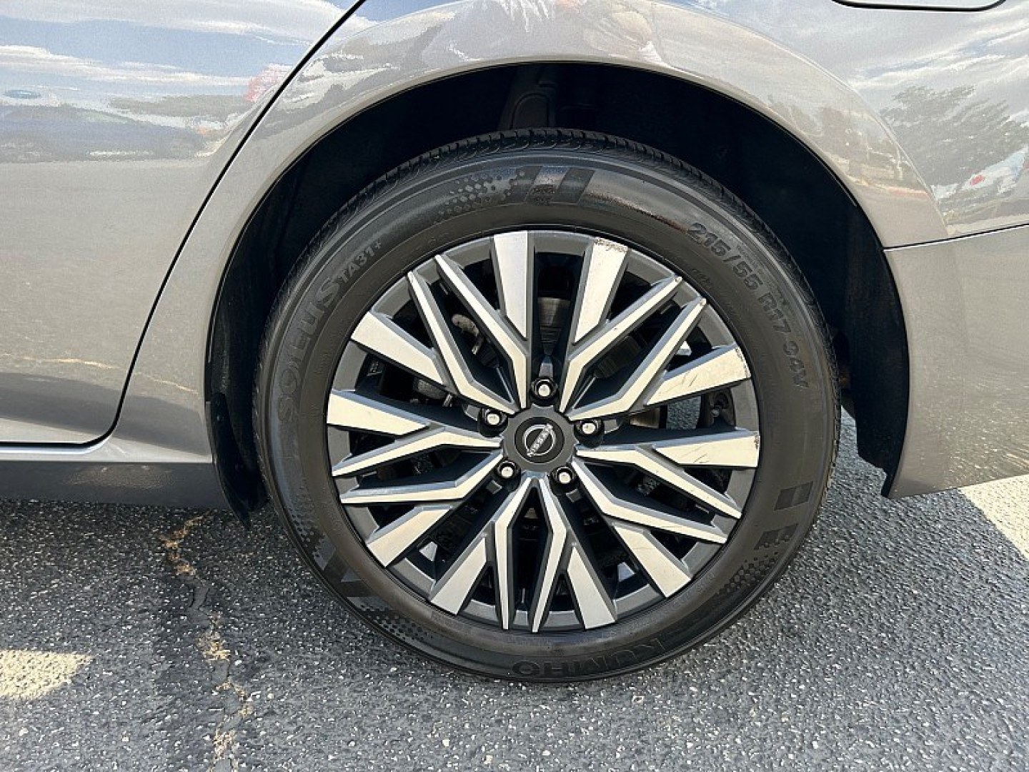 2024 GRAY Nissan Altima (1N4BL4DV2RN) with an 4-Cyl 2.5 Liter engine, Automatic Xtronic CVT transmission, located at 412 Auto Vista Drive, Palmdale, 93551, (661) 945-0620, 34.592636, -118.136681- Photo#13