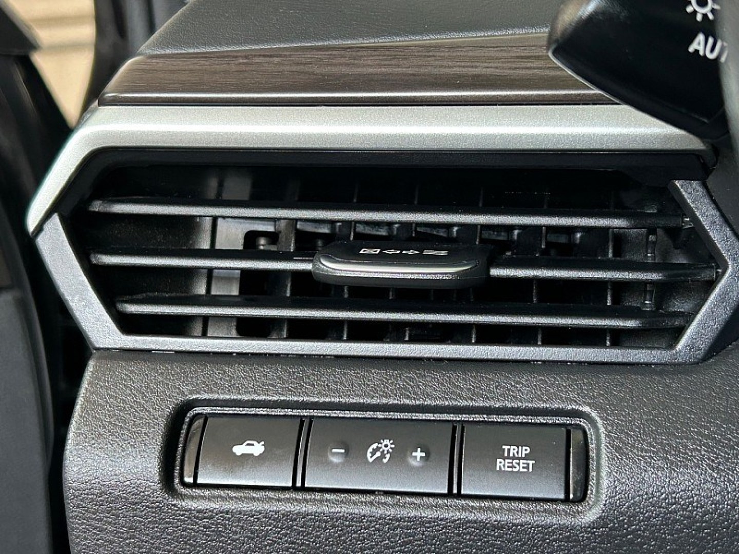 2024 GRAY Nissan Altima (1N4BL4DV2RN) with an 4-Cyl 2.5 Liter engine, Automatic Xtronic CVT transmission, located at 412 Auto Vista Drive, Palmdale, 93551, (661) 945-0620, 34.592636, -118.136681- Photo#25