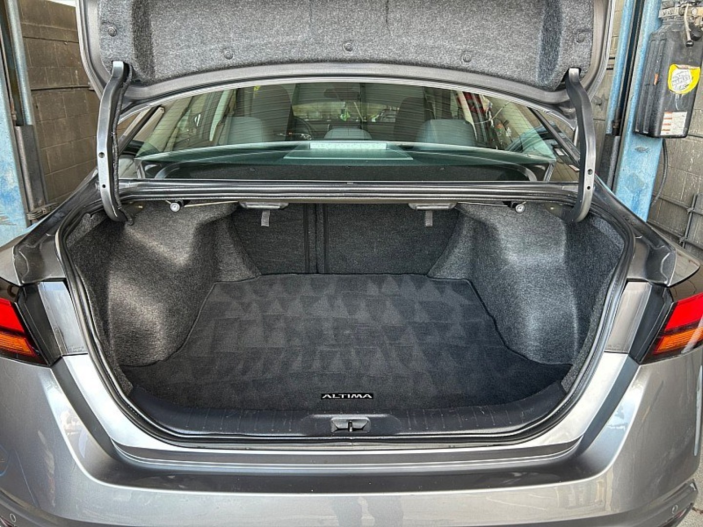 2024 GRAY Nissan Altima (1N4BL4DV2RN) with an 4-Cyl 2.5 Liter engine, Automatic Xtronic CVT transmission, located at 412 Auto Vista Drive, Palmdale, 93551, (661) 945-0620, 34.592636, -118.136681- Photo#29