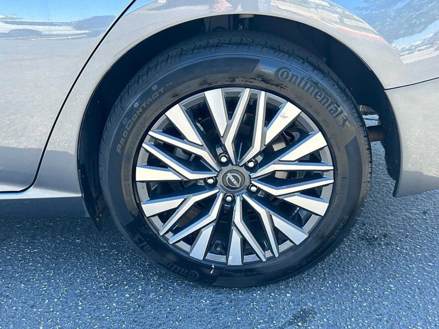 2024 Gray /black Nissan Altima (1N4BL4DV4RN) with an 4-Cyl 2.5 Liter engine, Automatic Xtronic CVT transmission, located at 412 Auto Vista Drive, Palmdale, 93551, (661) 945-0620, 34.592636, -118.136681 - Discover comfort, efficiency, and modern technology in this 2024 Nissan Altima 2.5 SV!This one-owner vehicle combines sleek styling with a comfortable ride and impressive fuel economy, achieving an estimated 32 MPG combined, with up to 39 MPG on the highway. Powered by a 2.5L 4-cylinder engine produ- Photo#13