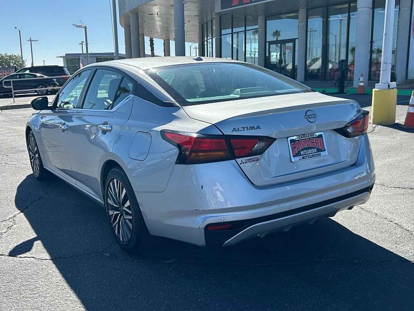 2024 Silver Nissan Altima (1N4BL4DV1RN) with an 4-Cyl 2.5 Liter engine, Automatic Xtronic CVT transmission, located at 412 Auto Vista Drive, Palmdale, 93551, (661) 945-0620, 34.592636, -118.136681- Photo#9