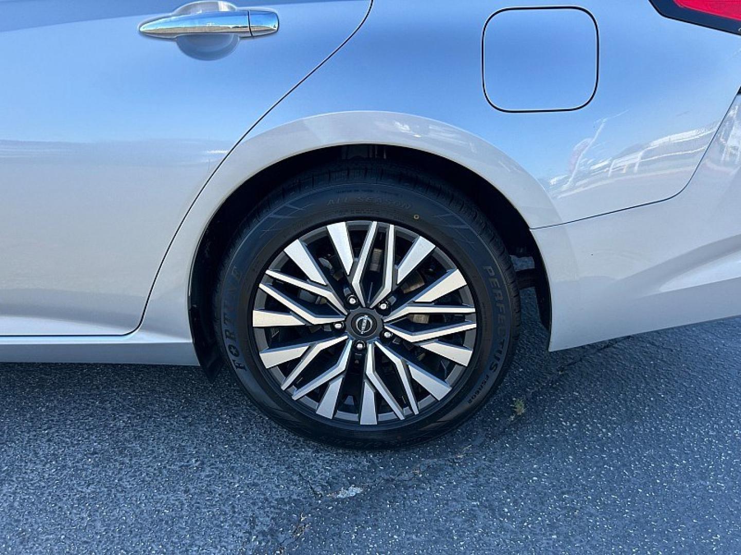 2024 Silver Nissan Altima (1N4BL4DV1RN) with an 4-Cyl 2.5 Liter engine, Automatic Xtronic CVT transmission, located at 412 Auto Vista Drive, Palmdale, 93551, (661) 945-0620, 34.592636, -118.136681- Photo#13