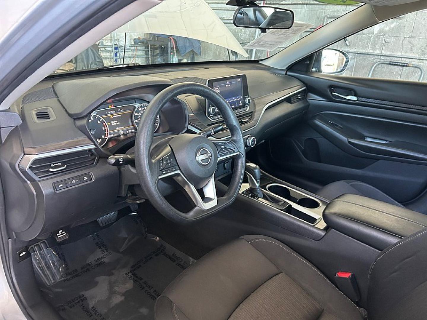 2024 Silver Nissan Altima (1N4BL4DV1RN) with an 4-Cyl 2.5 Liter engine, Automatic Xtronic CVT transmission, located at 412 Auto Vista Drive, Palmdale, 93551, (661) 945-0620, 34.592636, -118.136681- Photo#17