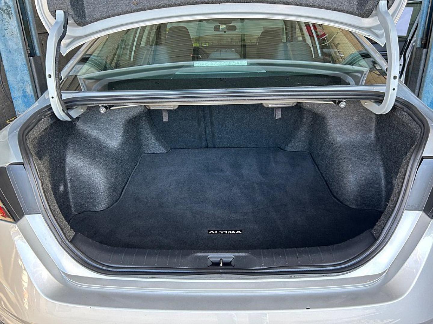 2024 Silver Nissan Altima (1N4BL4DV1RN) with an 4-Cyl 2.5 Liter engine, Automatic Xtronic CVT transmission, located at 412 Auto Vista Drive, Palmdale, 93551, (661) 945-0620, 34.592636, -118.136681- Photo#27