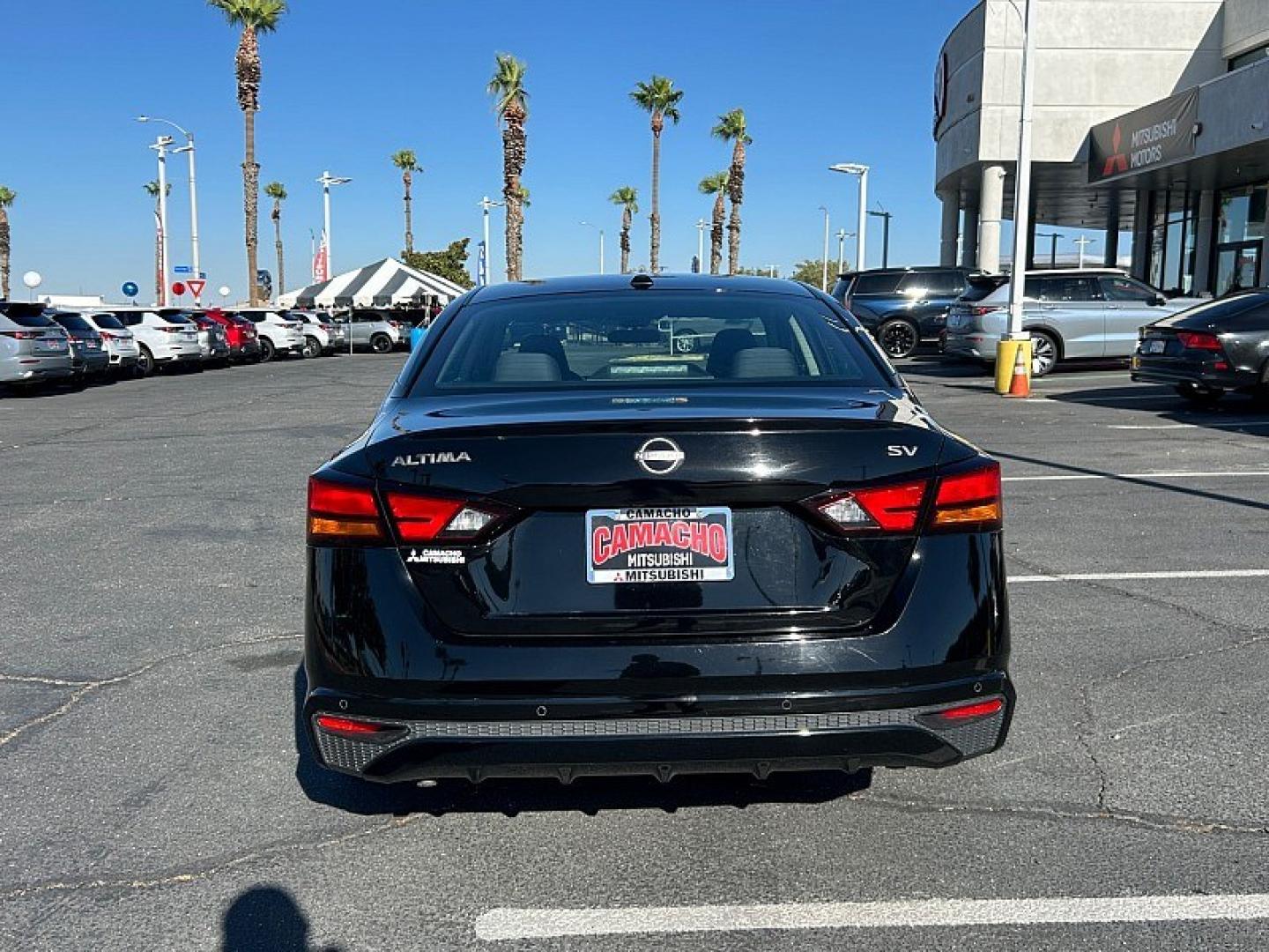 2024 Black Nissan Altima (1N4BL4DV9RN) with an 4-Cyl 2.5 Liter engine, Automatic Xtronic CVT transmission, located at 412 Auto Vista Drive, Palmdale, 93551, (661) 945-0620, 34.592636, -118.136681- Photo#2