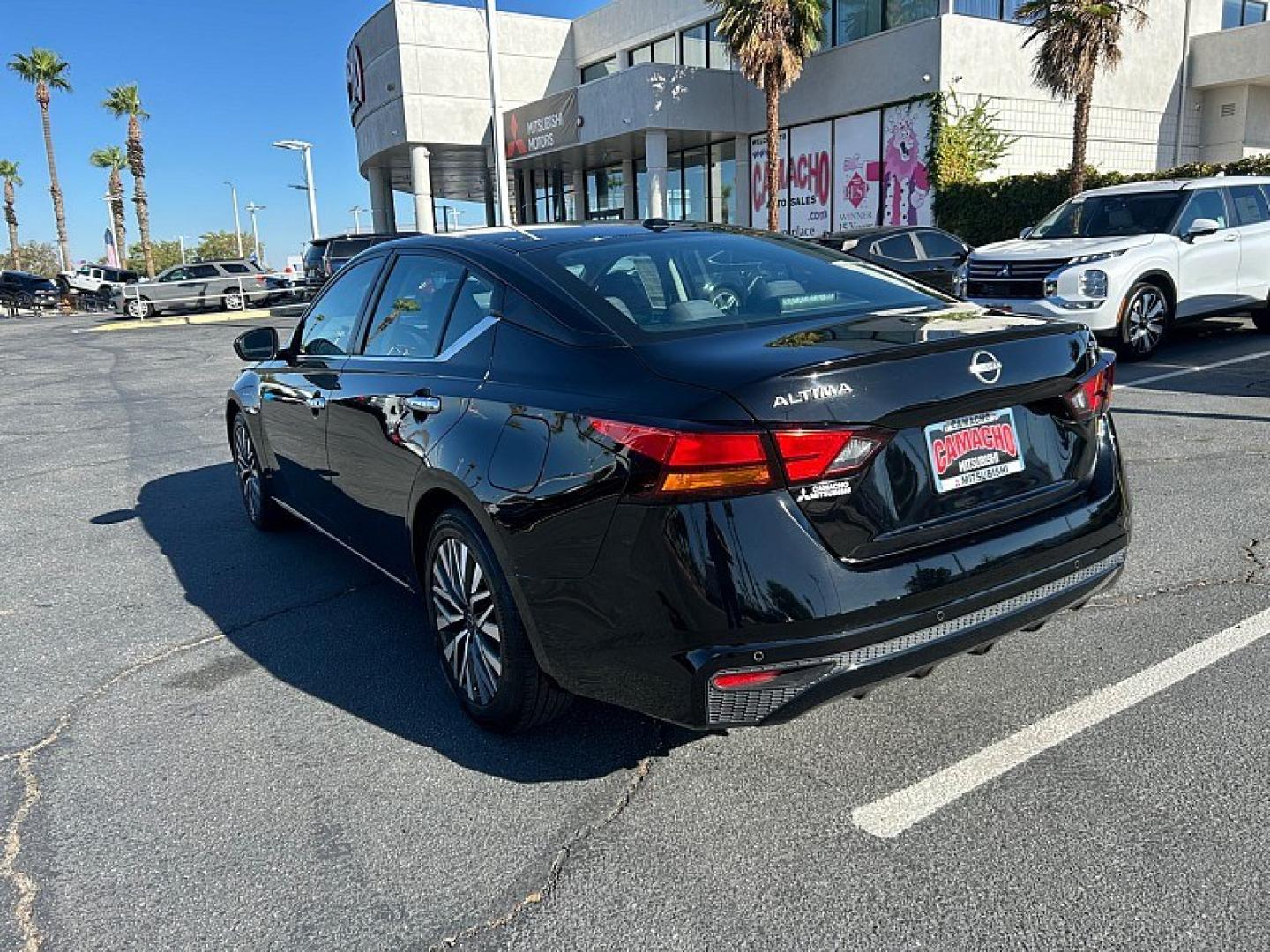 2024 Black Nissan Altima (1N4BL4DV9RN) with an 4-Cyl 2.5 Liter engine, Automatic Xtronic CVT transmission, located at 412 Auto Vista Drive, Palmdale, 93551, (661) 945-0620, 34.592636, -118.136681- Photo#3