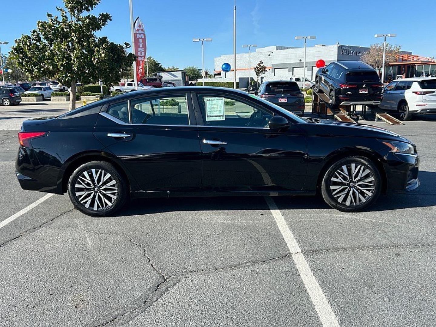 2024 Black Nissan Altima (1N4BL4DV9RN) with an 4-Cyl 2.5 Liter engine, Automatic Xtronic CVT transmission, located at 412 Auto Vista Drive, Palmdale, 93551, (661) 945-0620, 34.592636, -118.136681- Photo#9