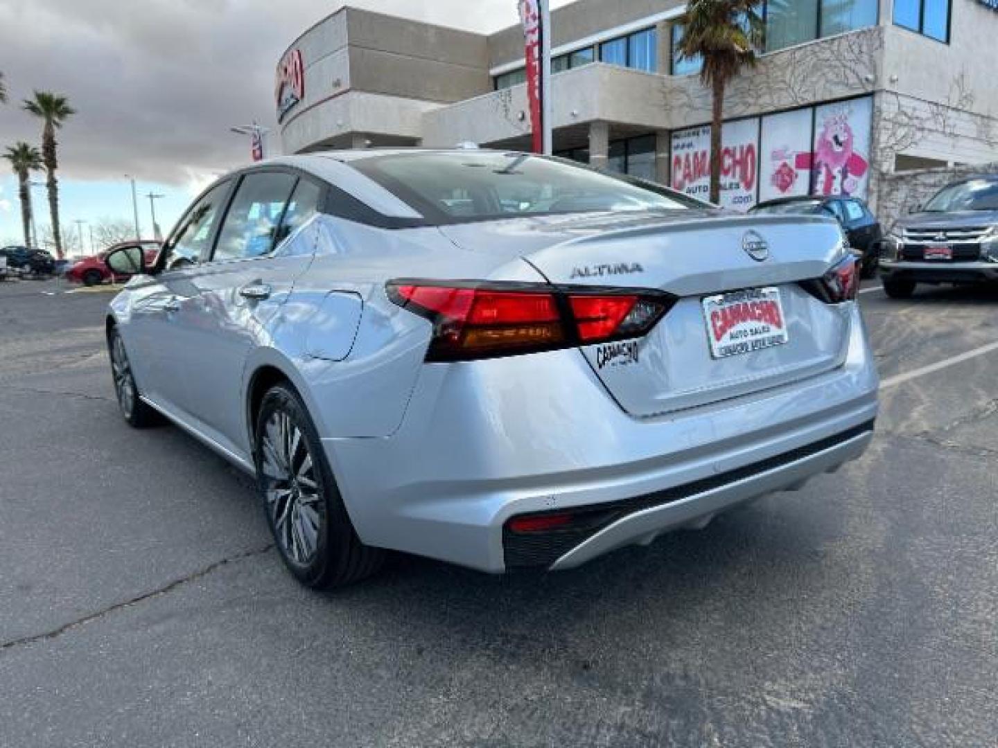2024 SILVER Nissan Altima (1N4BL4DV9RN) with an 4-Cyl 2.5 Liter engine, Automatic Xtronic CVT transmission, located at 412 Auto Vista Drive, Palmdale, 93551, (661) 945-0620, 34.592636, -118.136681 - Photo#5