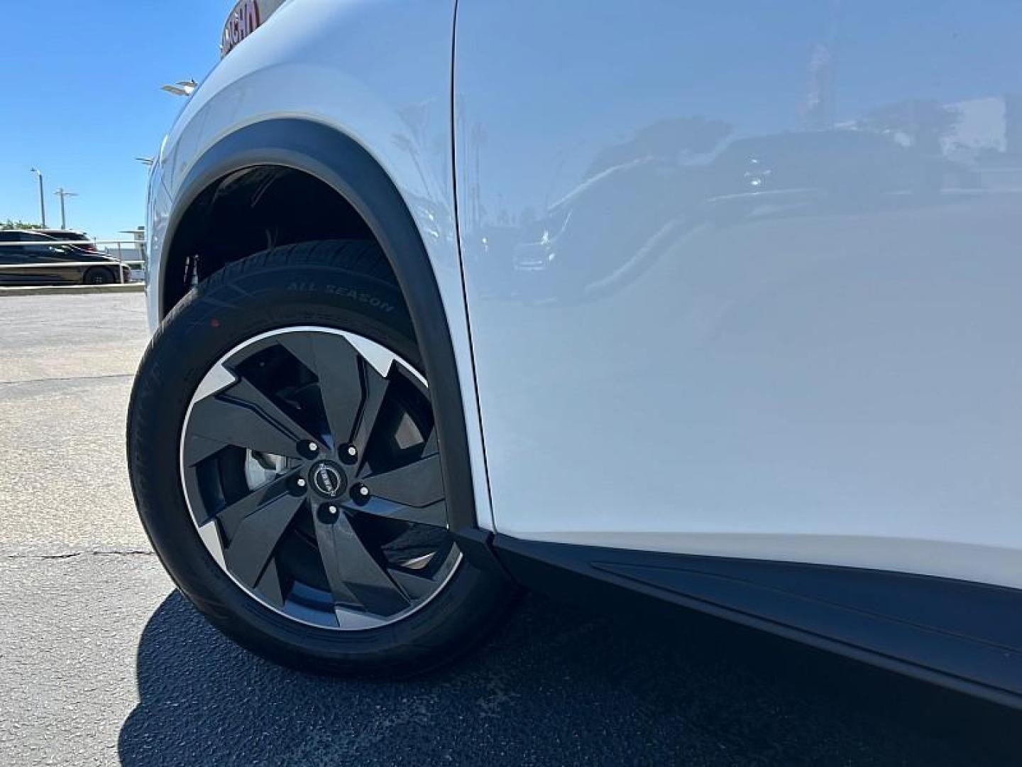 2024 WHITE Nissan Rogue (5N1BT3BB7RC) with an 3-Cyl Turbo 1.5 Liter engine, Automatic CVT transmission, located at 412 Auto Vista Drive, Palmdale, 93551, (661) 945-0620, 34.592636, -118.136681 - Photo#8