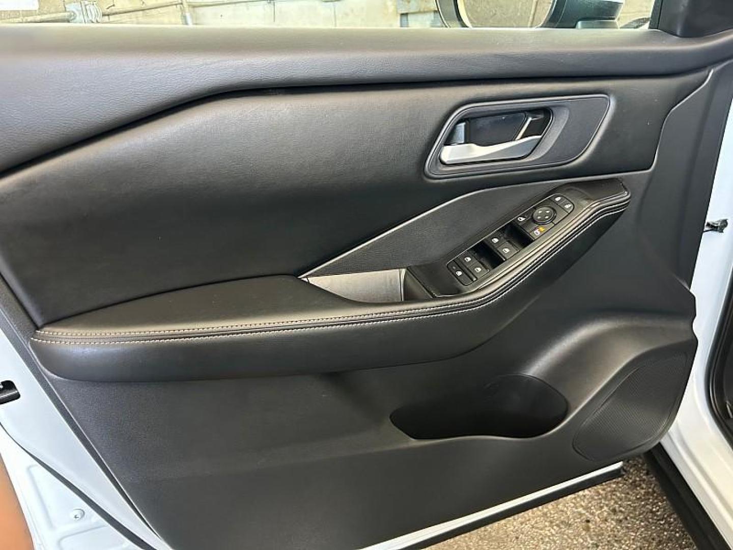 2024 WHITE Nissan Rogue (5N1BT3BB7RC) with an 3-Cyl Turbo 1.5 Liter engine, Automatic CVT transmission, located at 412 Auto Vista Drive, Palmdale, 93551, (661) 945-0620, 34.592636, -118.136681 - Photo#16